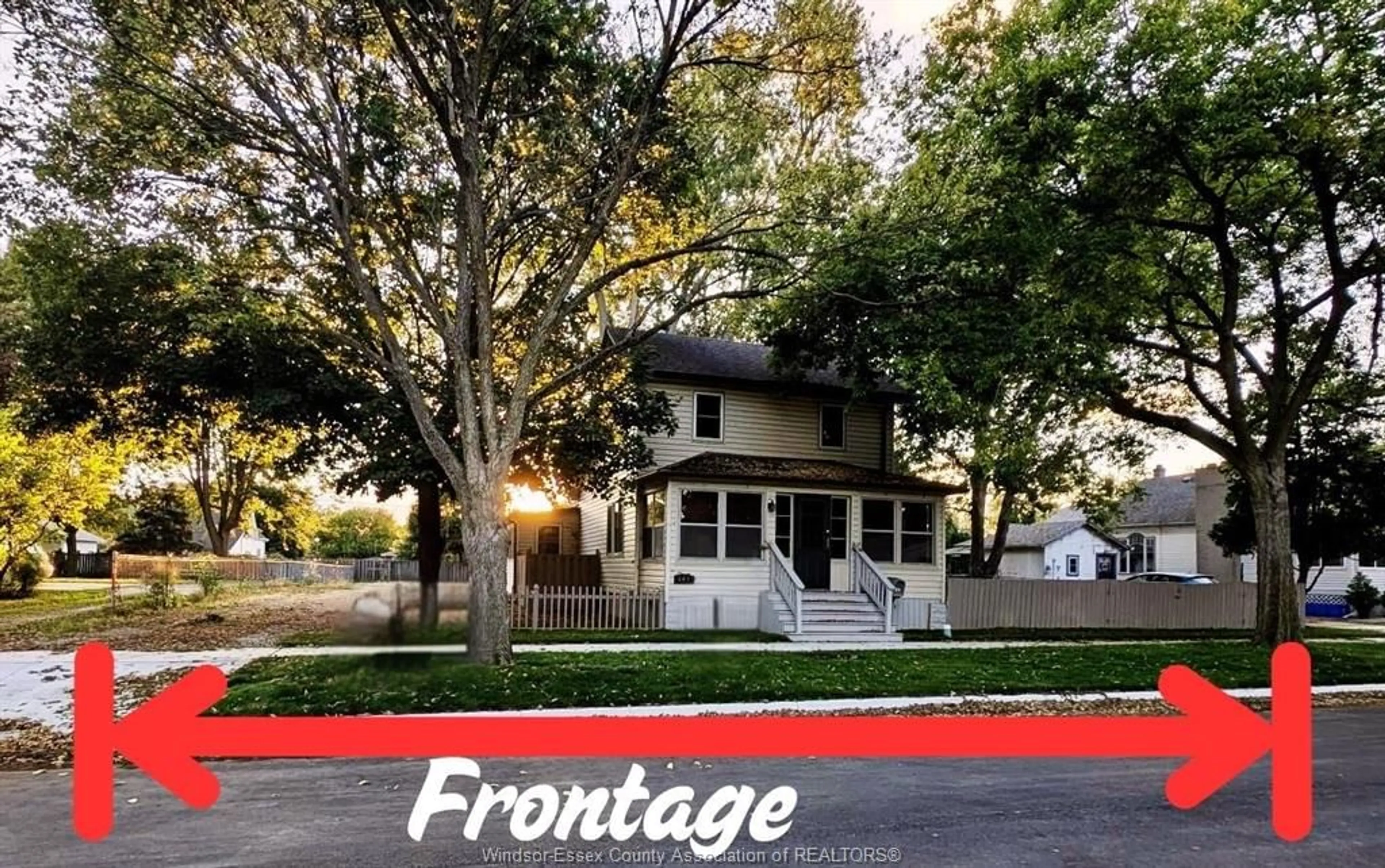 A pic from outside/outdoor area/front of a property/back of a property/a pic from drone, street for 274 GEORGE ST, Amherstburg Ontario N9V 2G2
