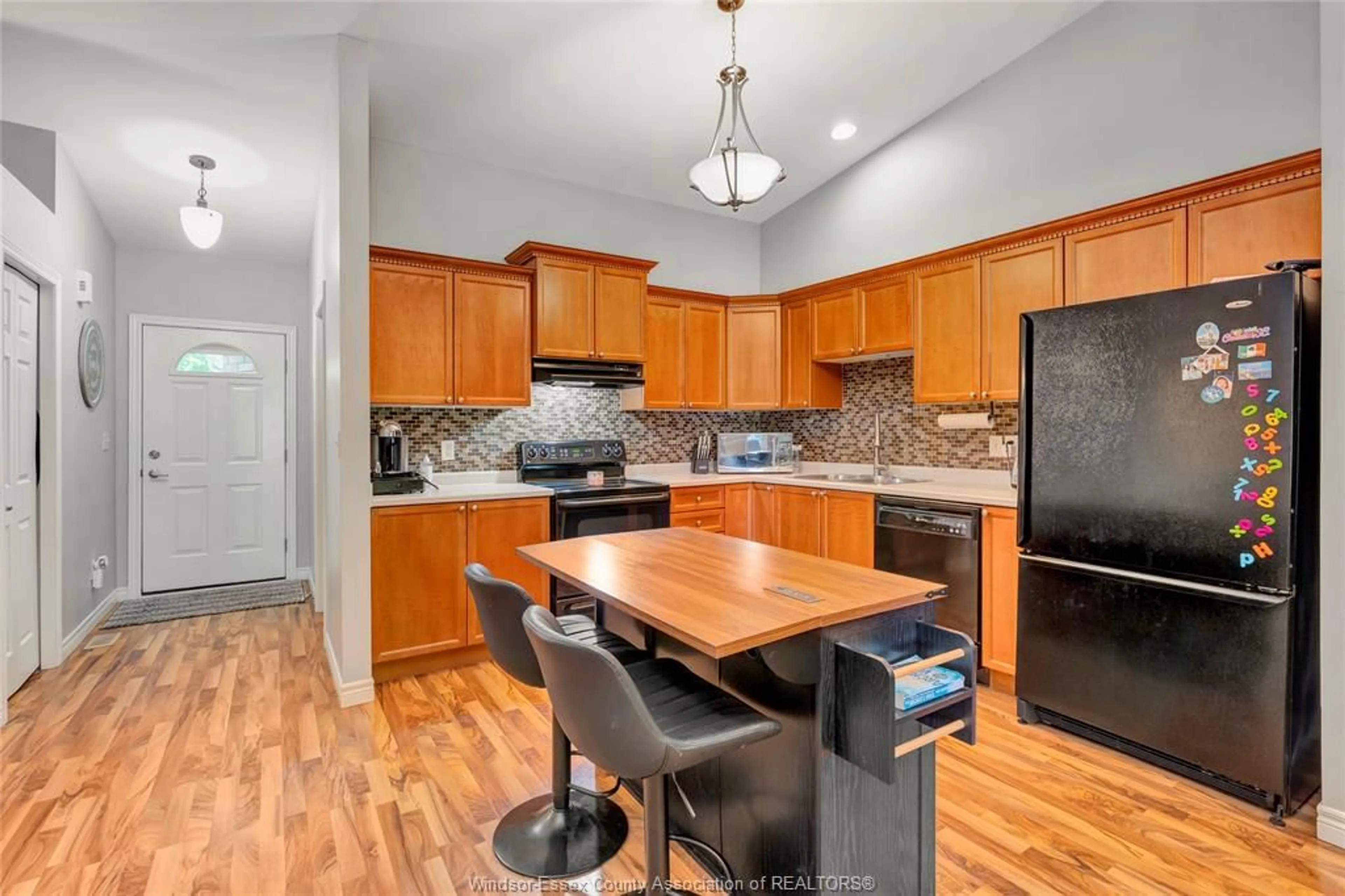 Open concept kitchen, unknown for 42 GOLFVIEW, Kingsville Ontario N9Y 4E3