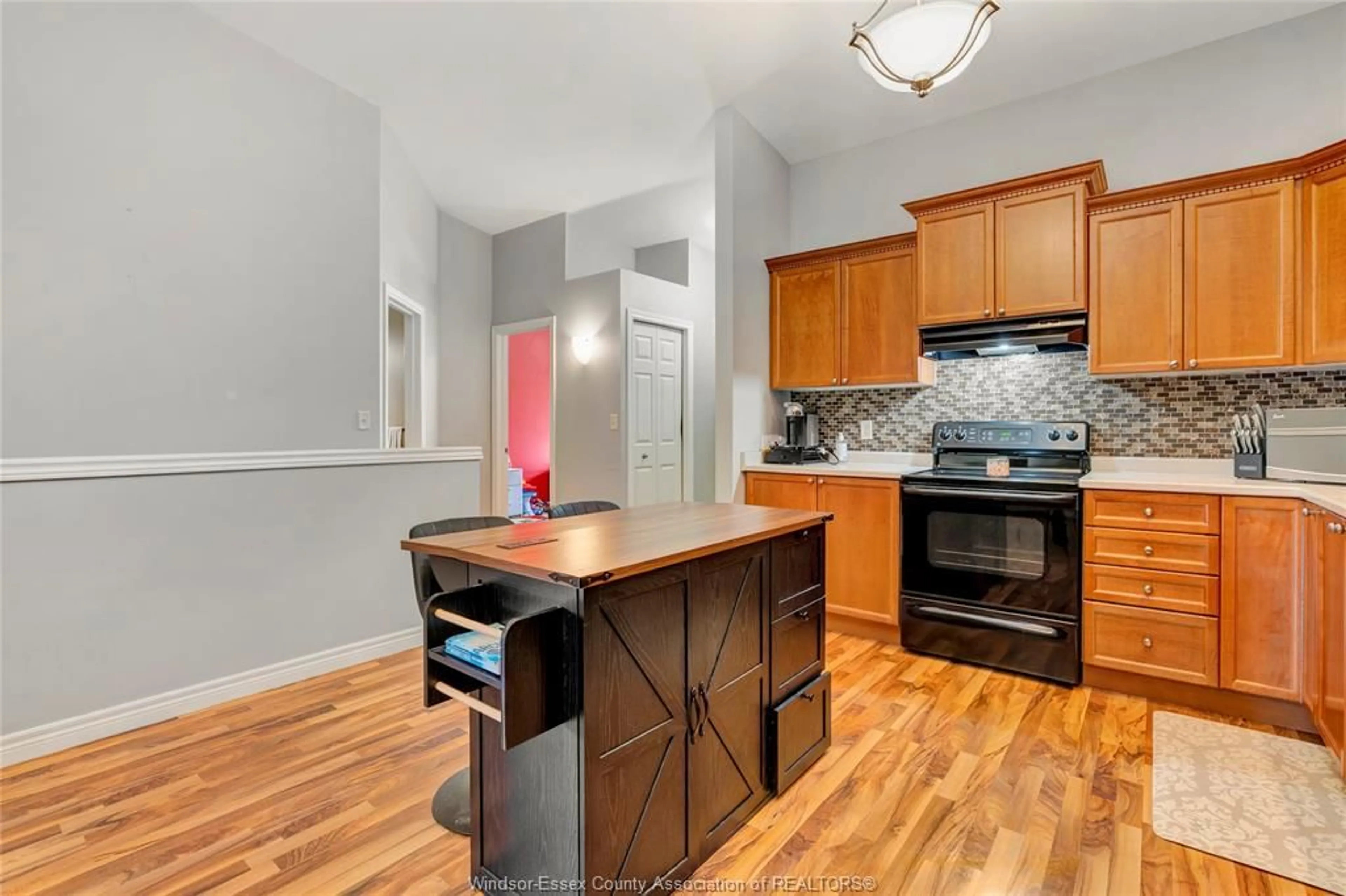 Standard kitchen, unknown for 42 GOLFVIEW, Kingsville Ontario N9Y 4E3