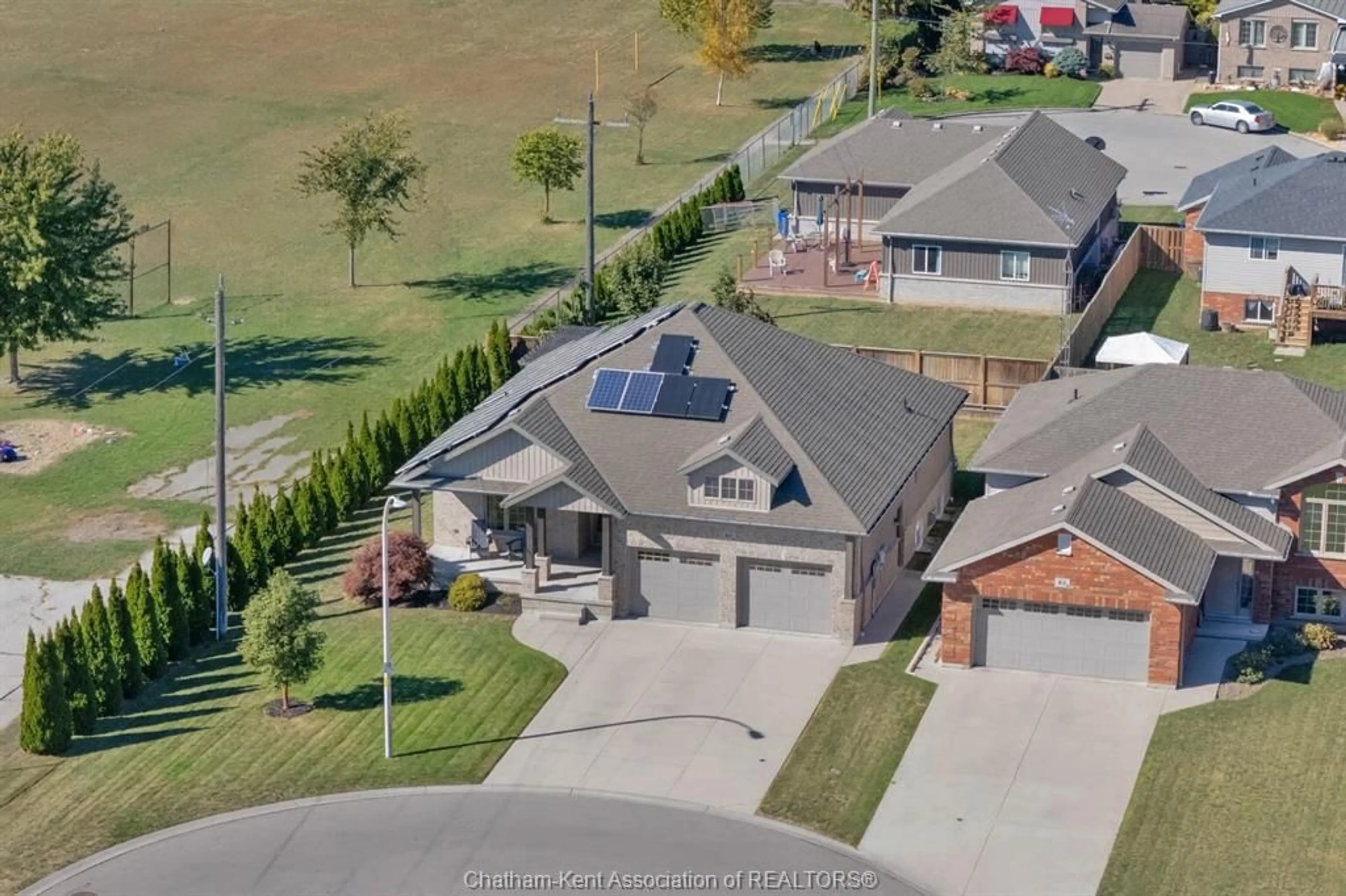 A pic from outside/outdoor area/front of a property/back of a property/a pic from drone, street for 67 Birchwood St, Chatham Ontario N7M 0K2