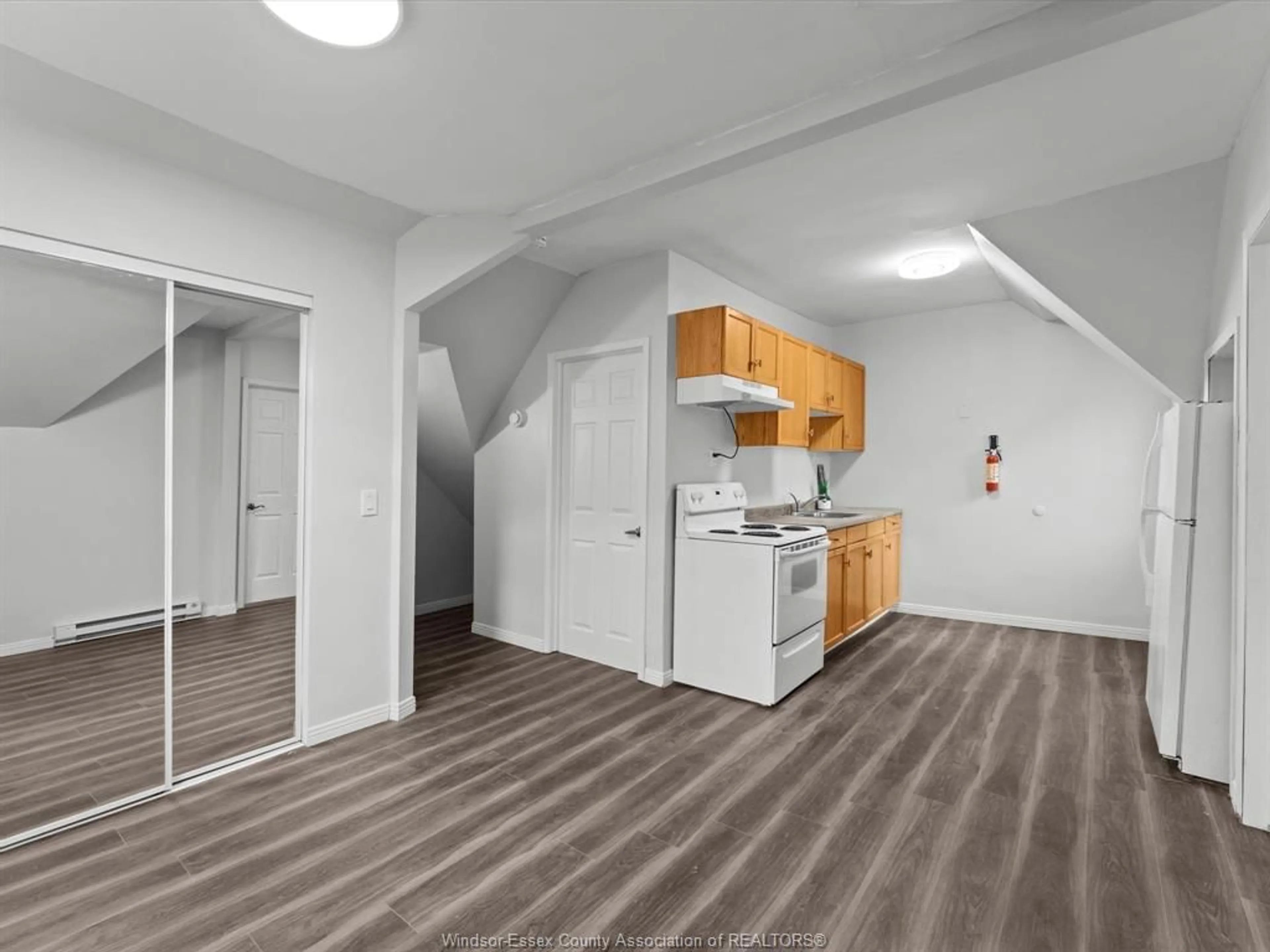A pic of a room for 253 CURRY Ave, Windsor Ontario N9B 2B4