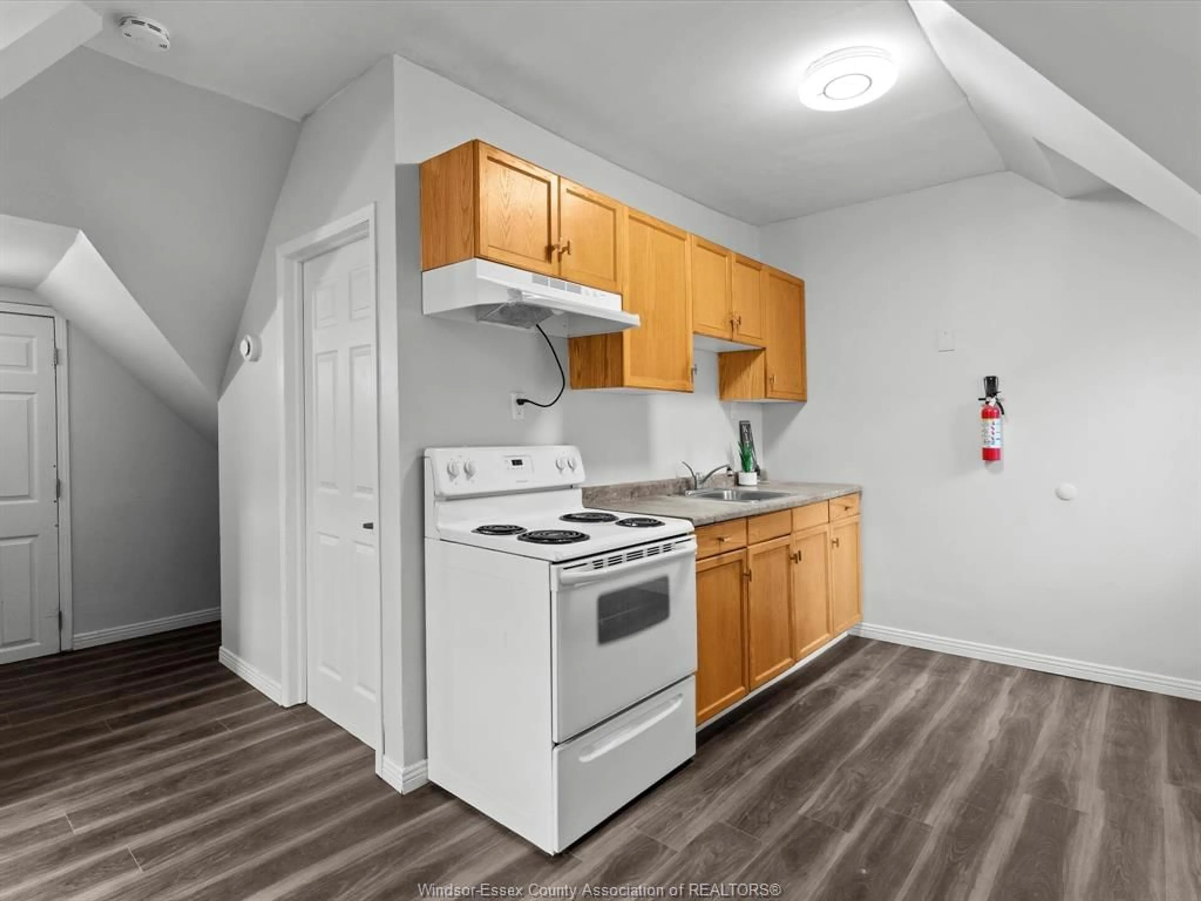 Standard kitchen, unknown for 253 CURRY Ave, Windsor Ontario N9B 2B4