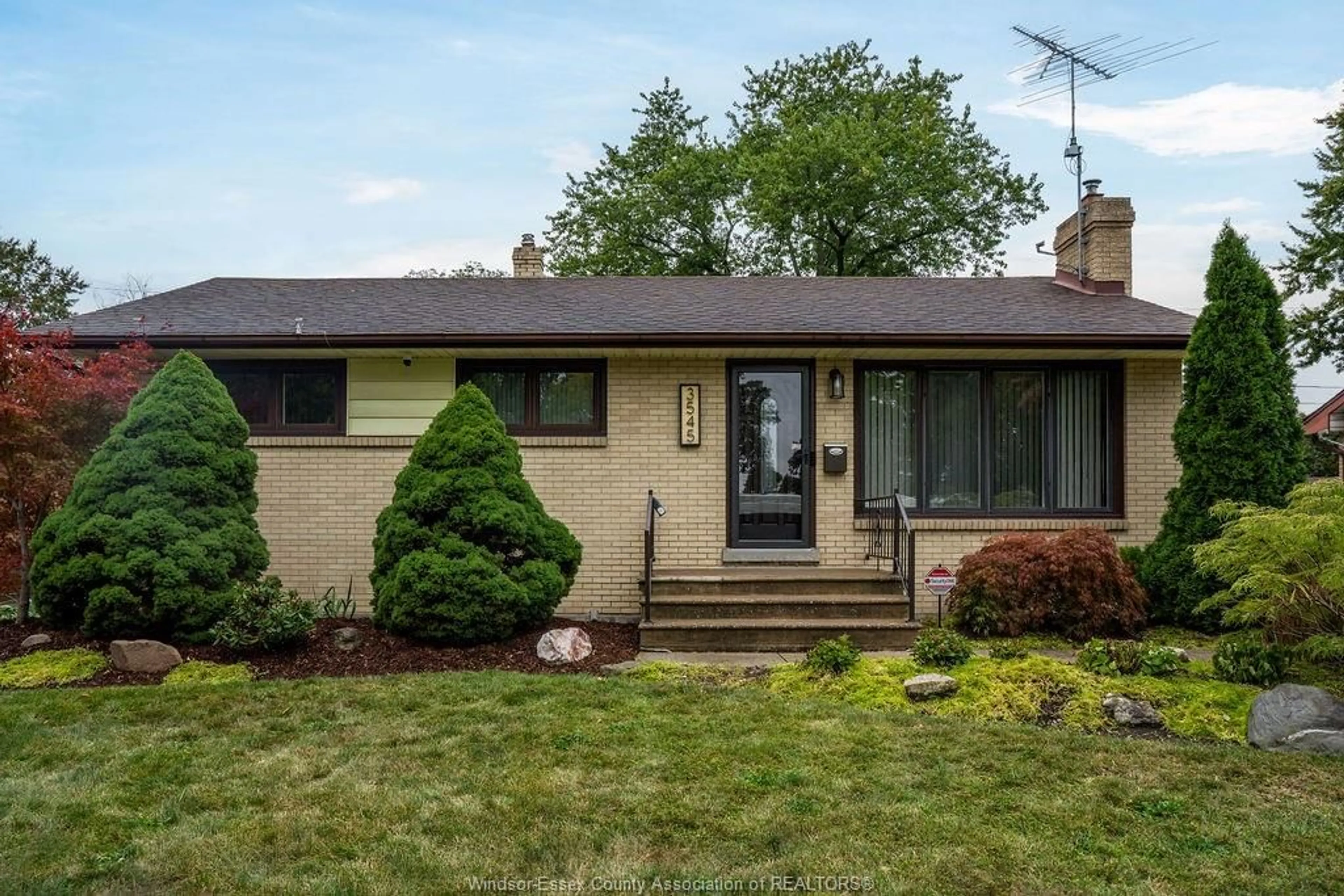 Home with vinyl exterior material, street for 3545 GLENWOOD, Windsor Ontario N9E 2Y6