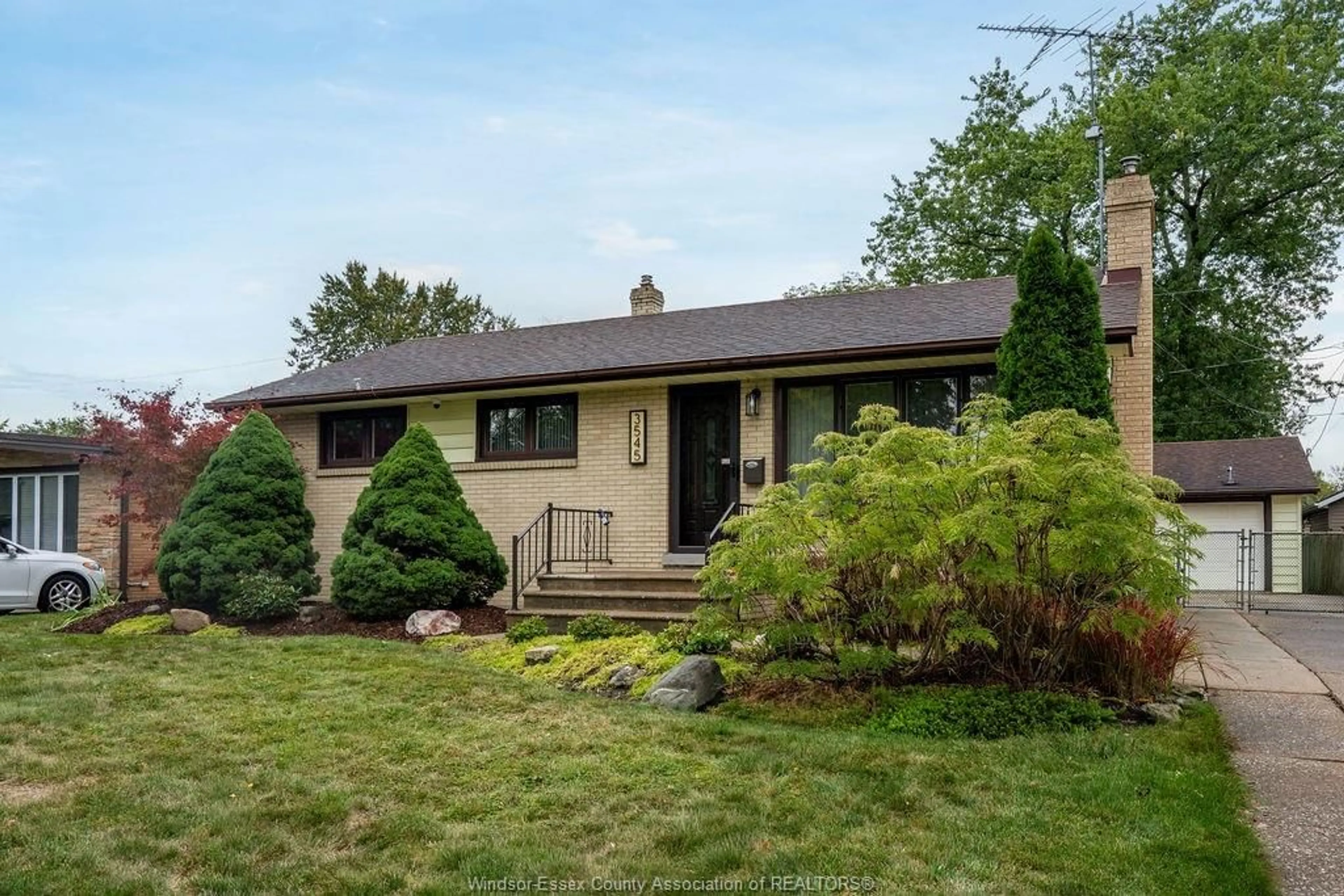 Home with vinyl exterior material, street for 3545 GLENWOOD, Windsor Ontario N9E 2Y6