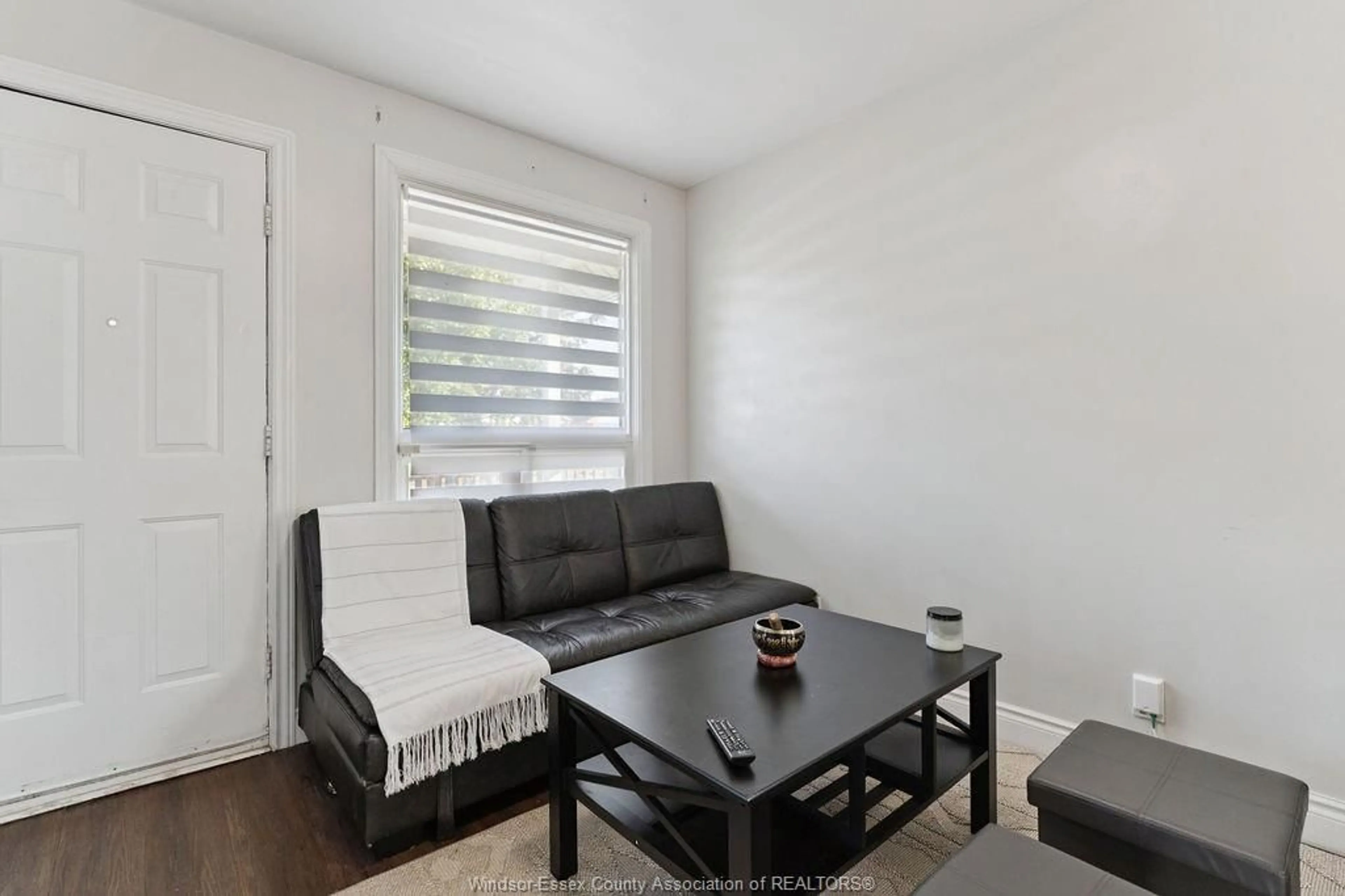 Living room with furniture, wood/laminate floor for 1581 LAING, Windsor Ontario N9B 1N1