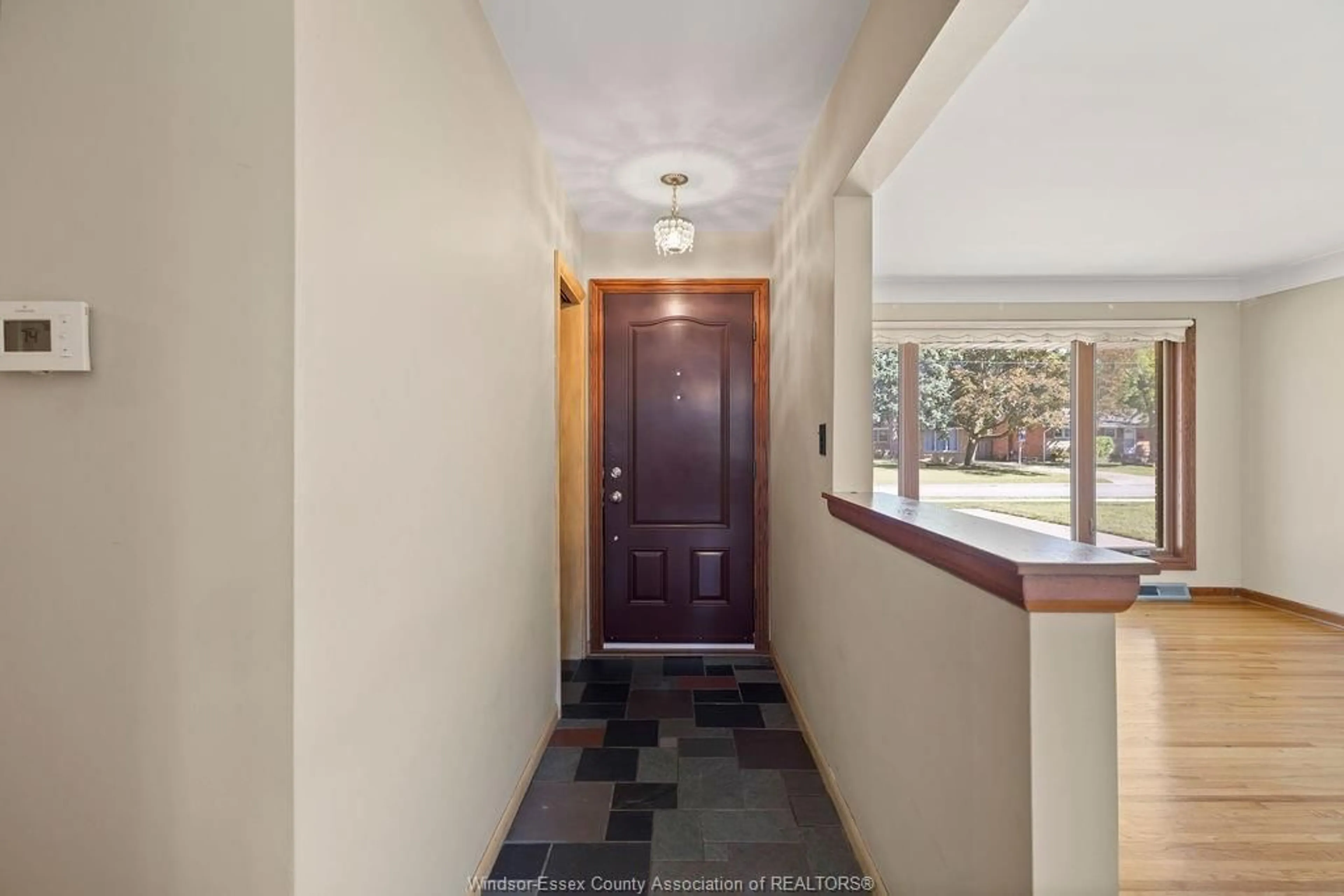 Indoor entryway for 3955 MOUNT ROYAL Dr, Windsor Ontario N9G 2B8