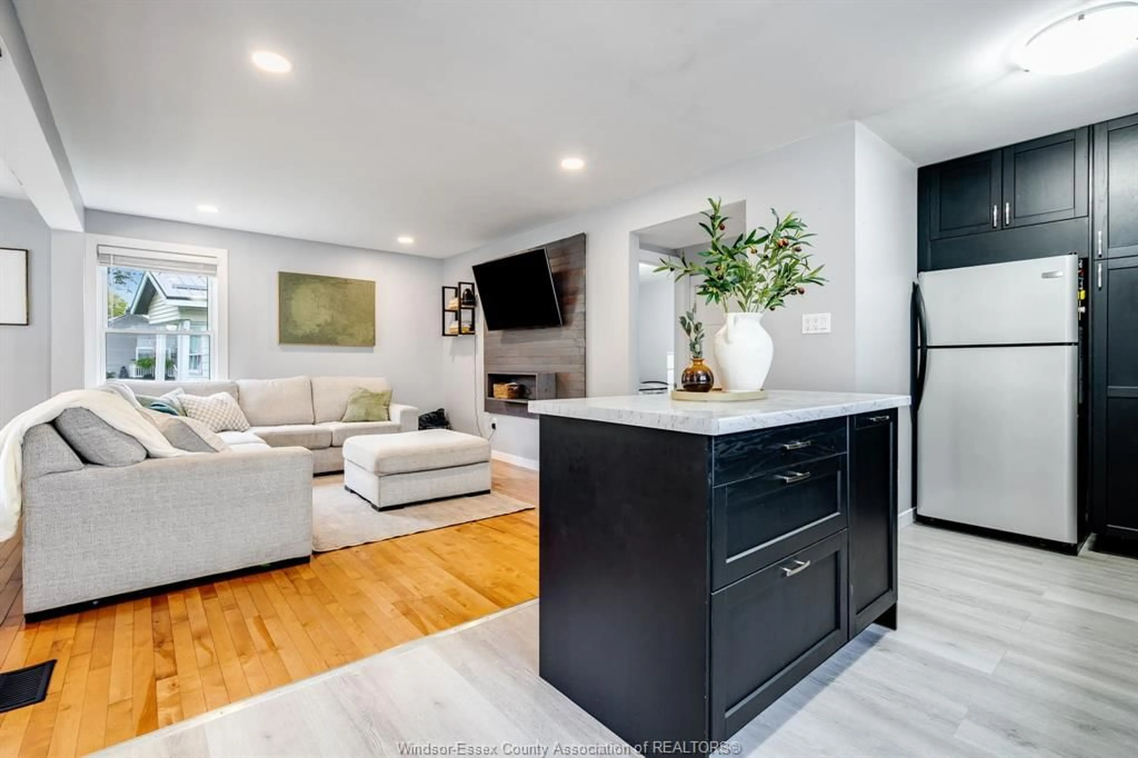Living room with furniture, unknown for 85 Orange St, Leamington Ontario N8H 1R1