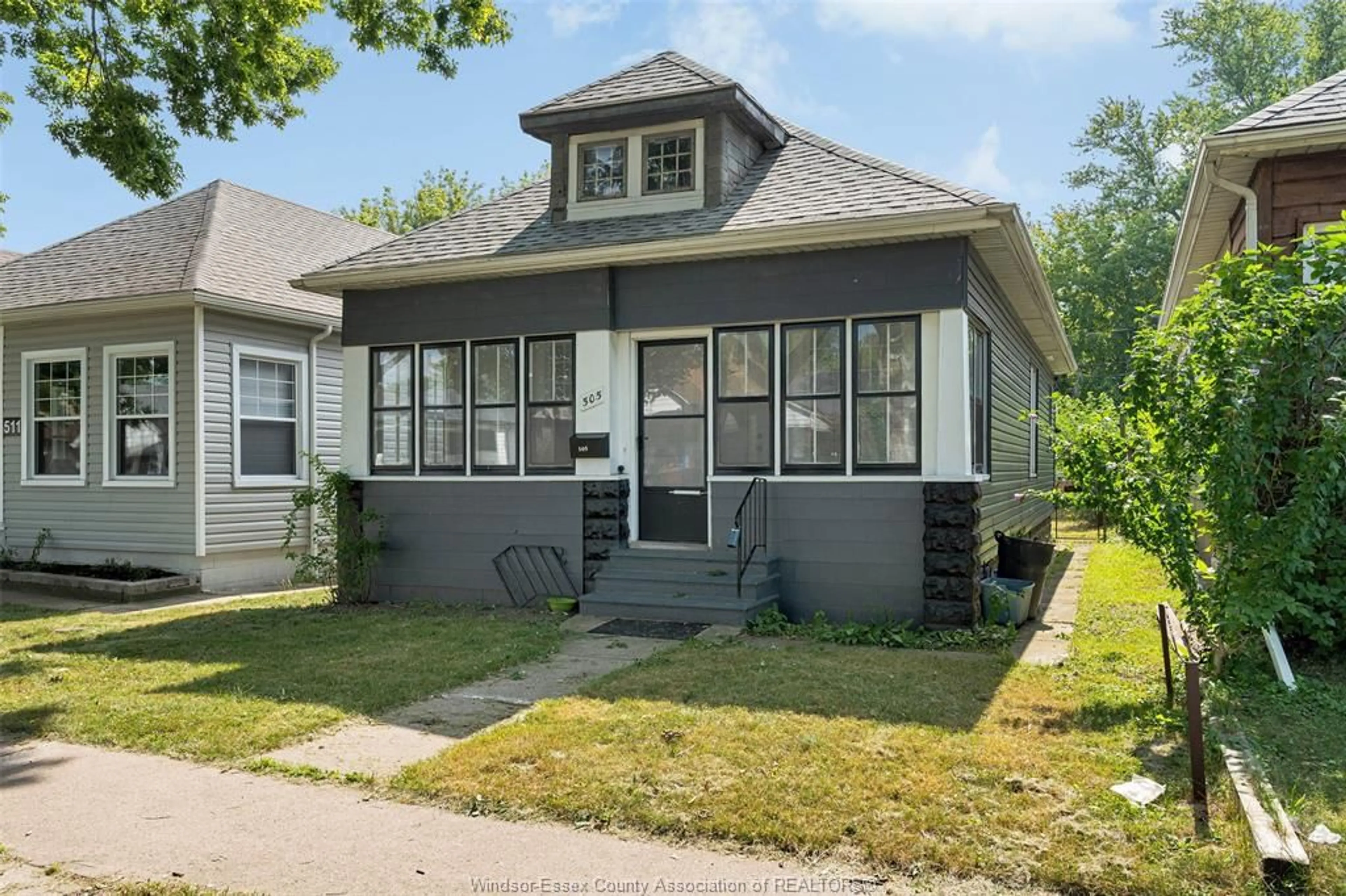 Home with vinyl exterior material, street for 505 MCKAY, Windsor Ontario N9B 1Z7