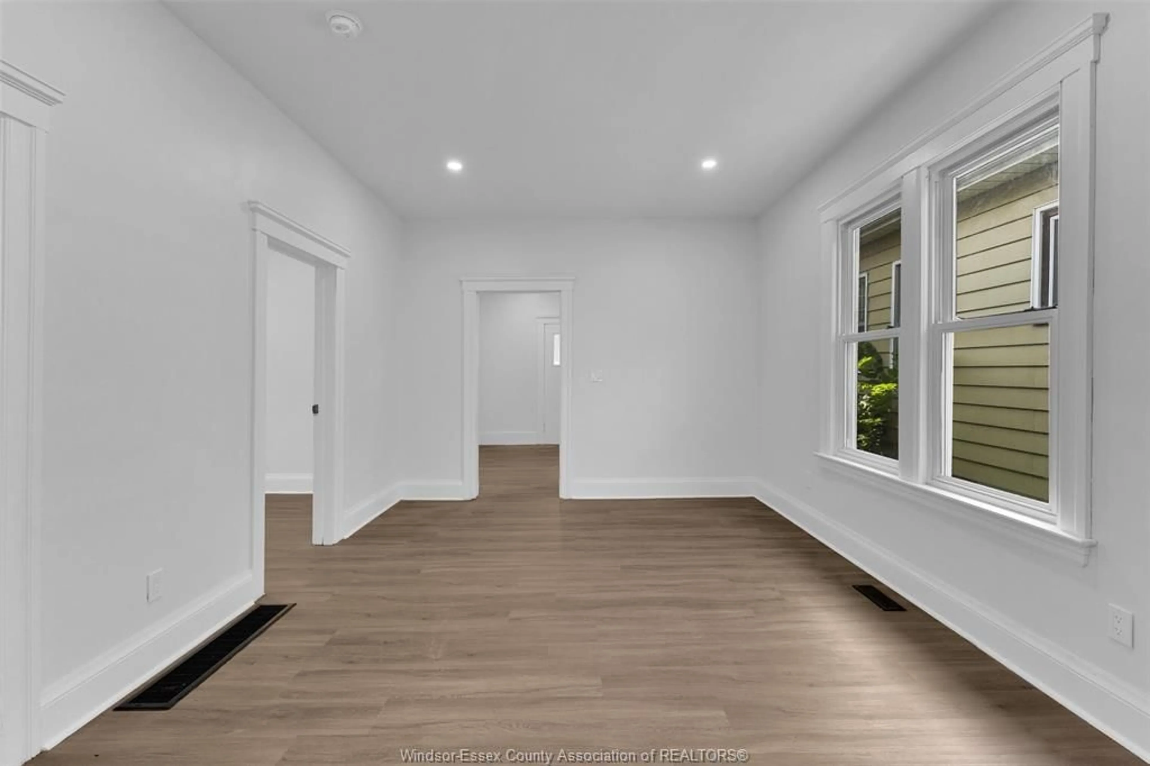 A pic of a room for 505 MCKAY, Windsor Ontario N9B 1Z7