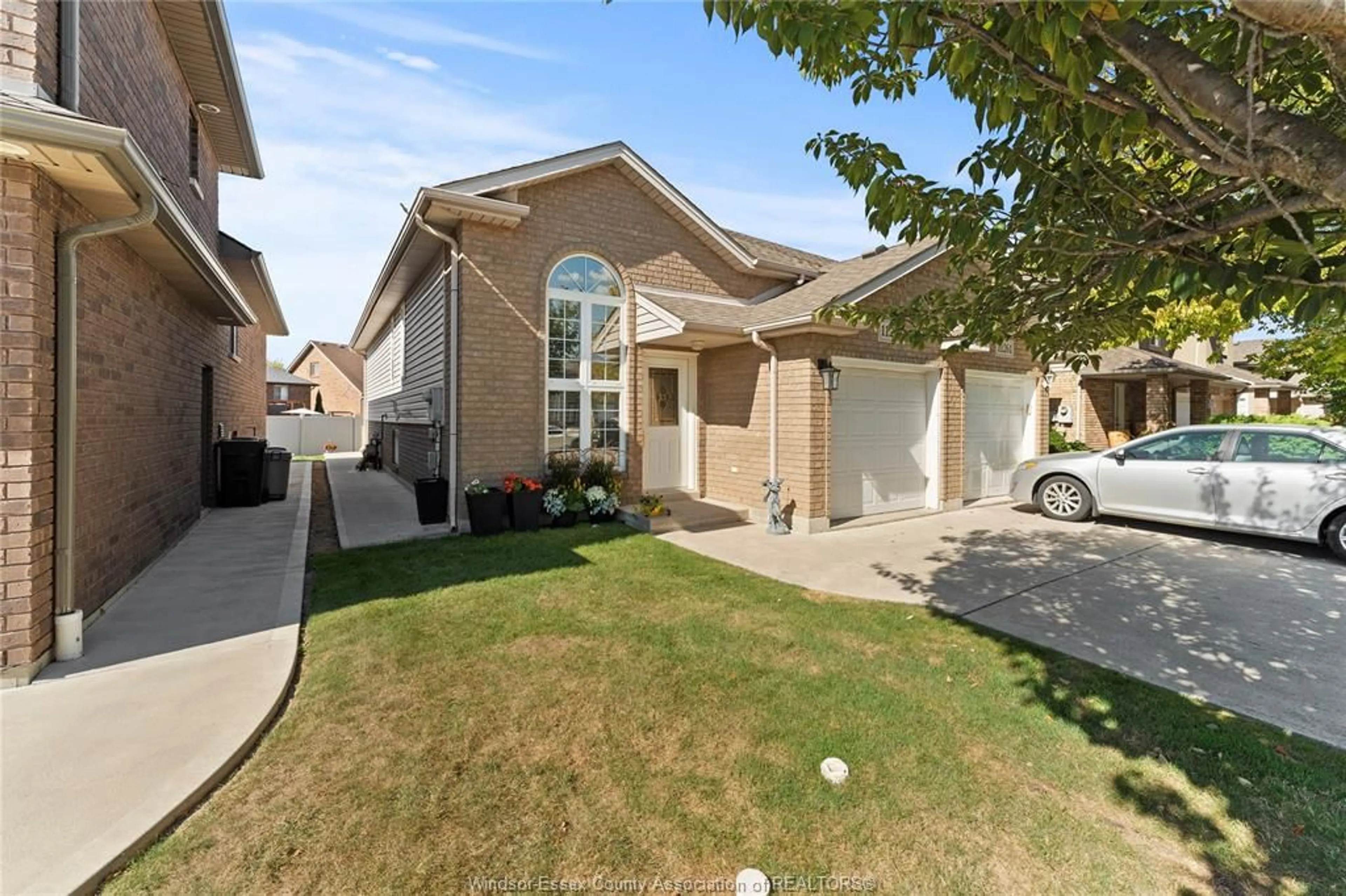 Unknown for 11255 TIMBER BAY Cres, Windsor Ontario N8R 2L2