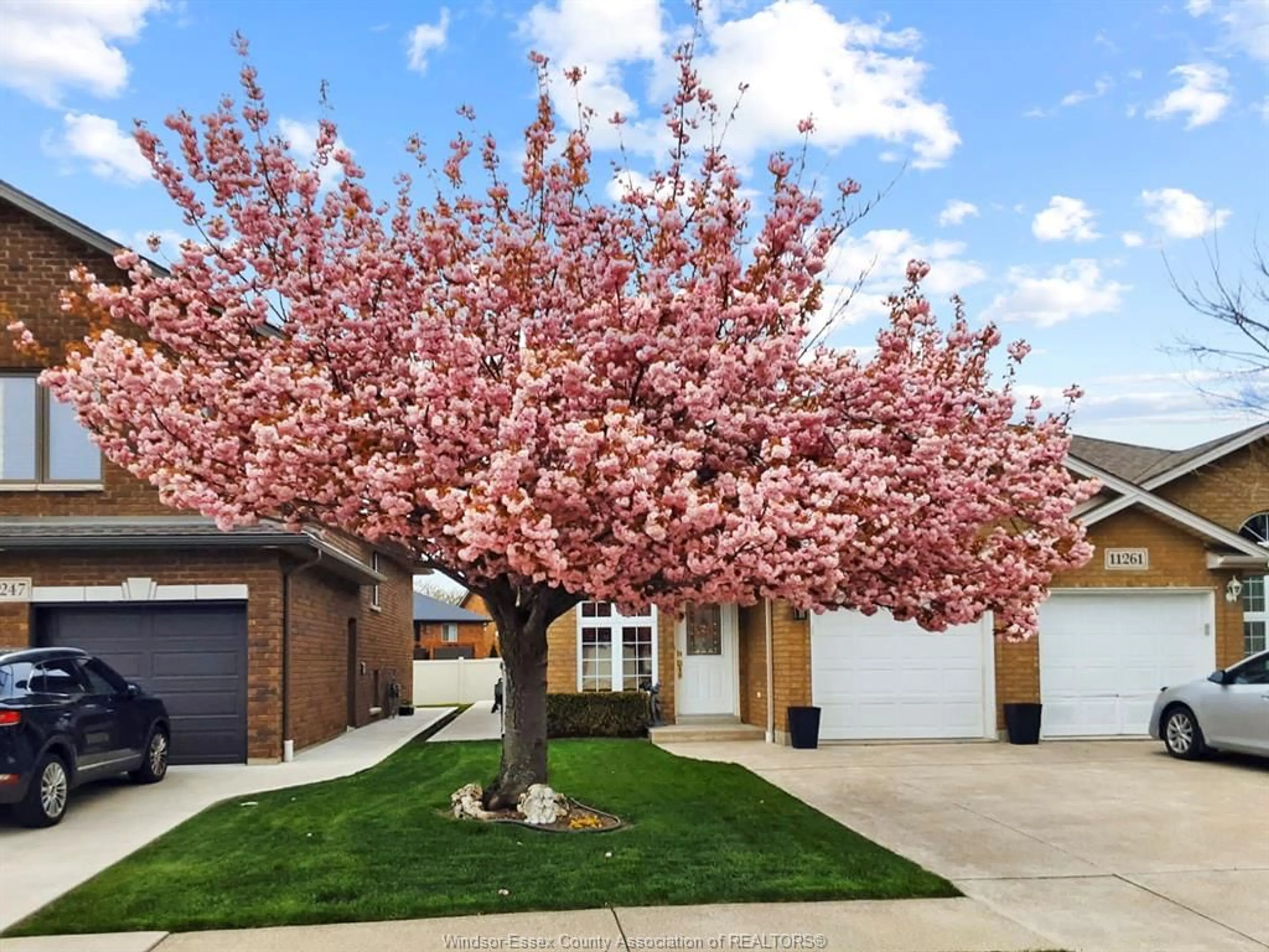 Unknown for 11255 TIMBER BAY Cres, Windsor Ontario N8R 2L2