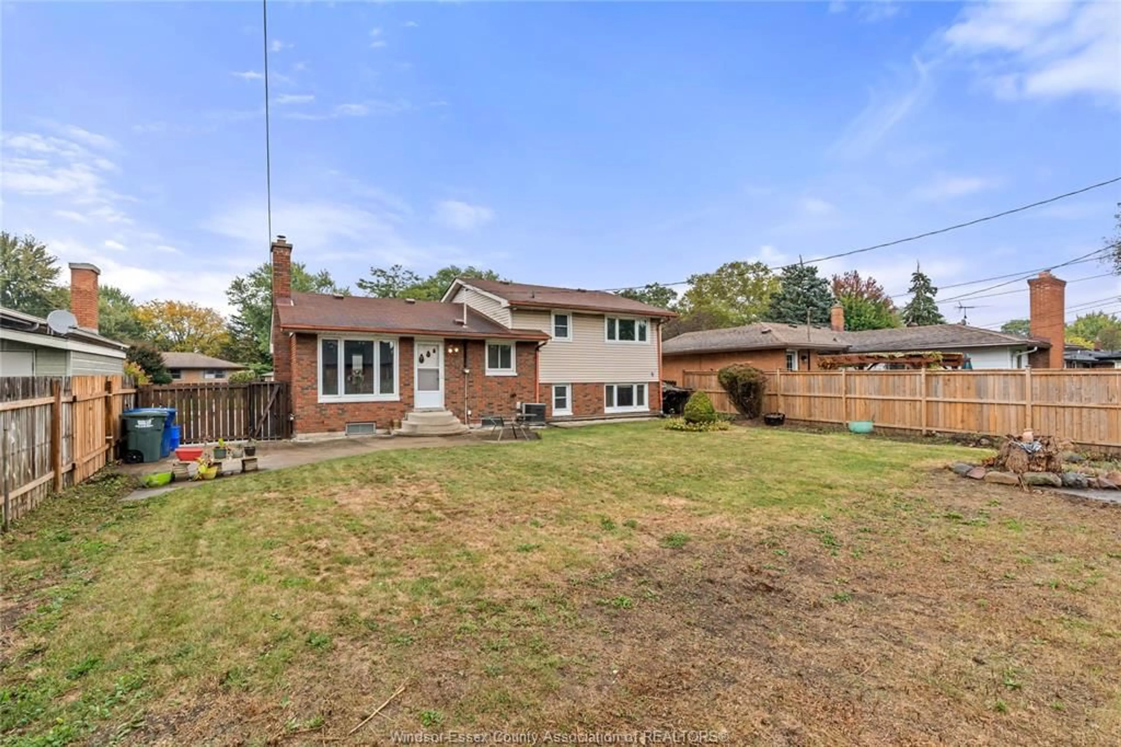 A pic from outside/outdoor area/front of a property/back of a property/a pic from drone, street for 2915 ST. PATRICK'S, Windsor Ontario N9E 3G8
