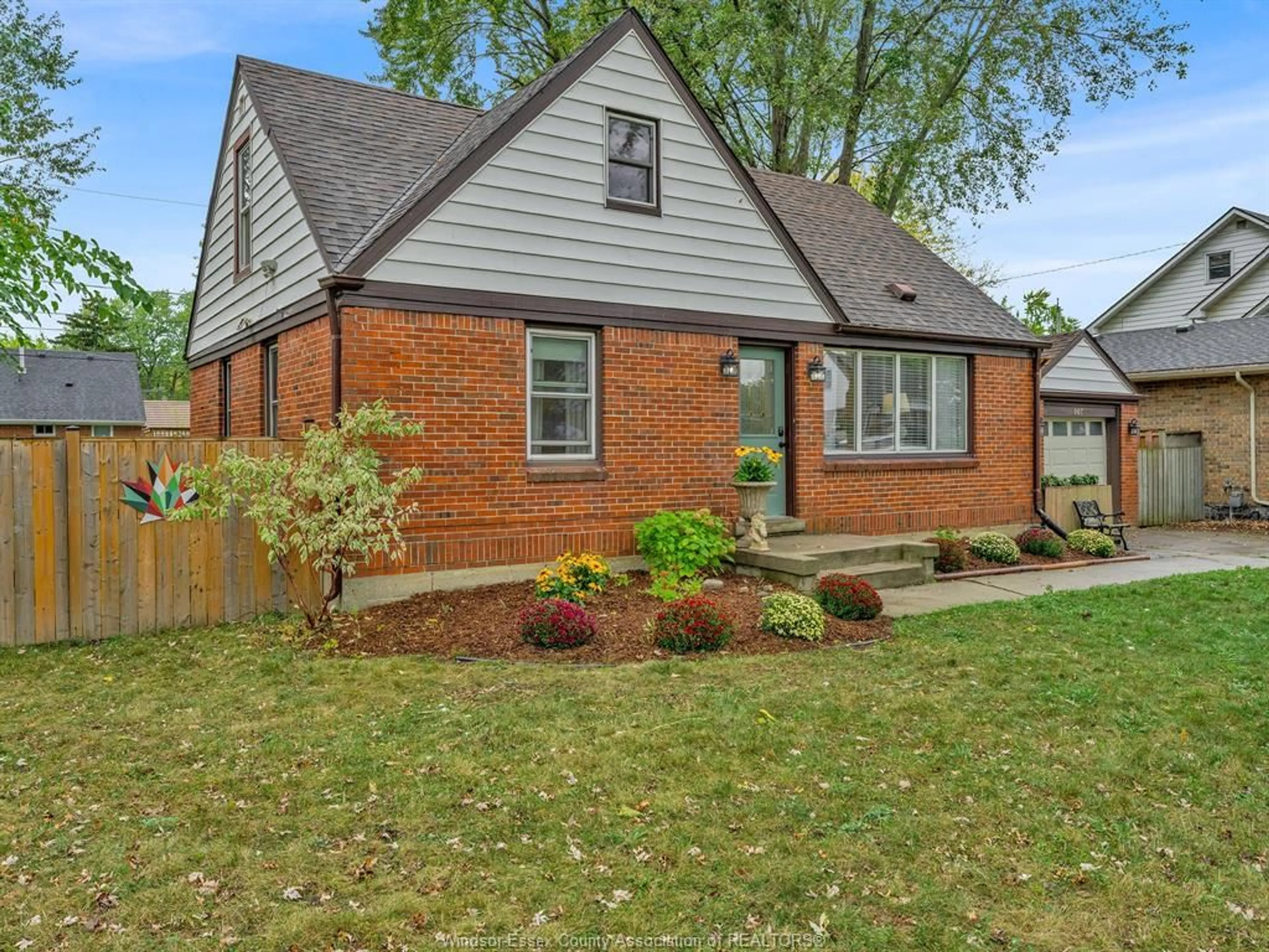 Home with brick exterior material, street for 967 EDWARD, Windsor Ontario N8S 2Z7