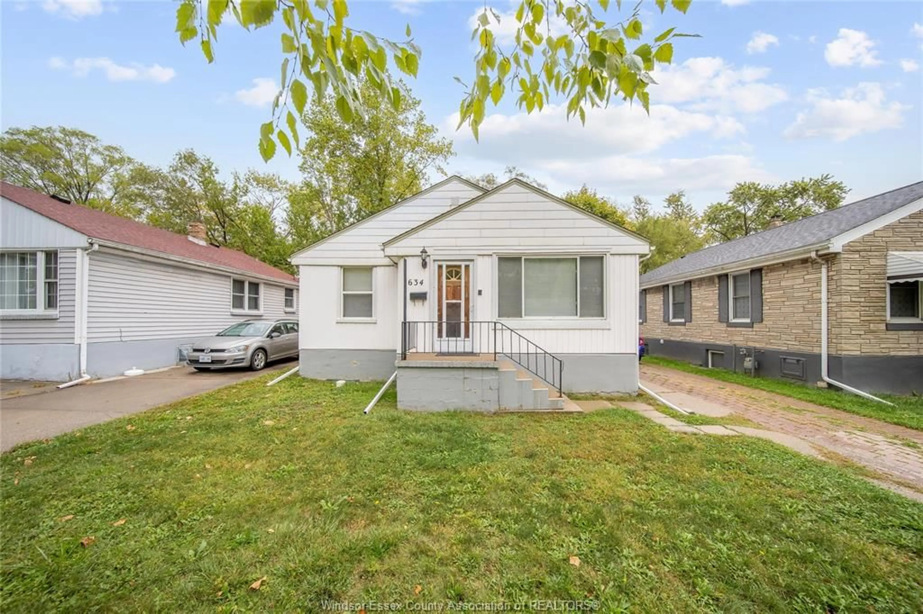 Home with vinyl exterior material, street for 634 ROSEDALE, Windsor Ontario N9C 2N8