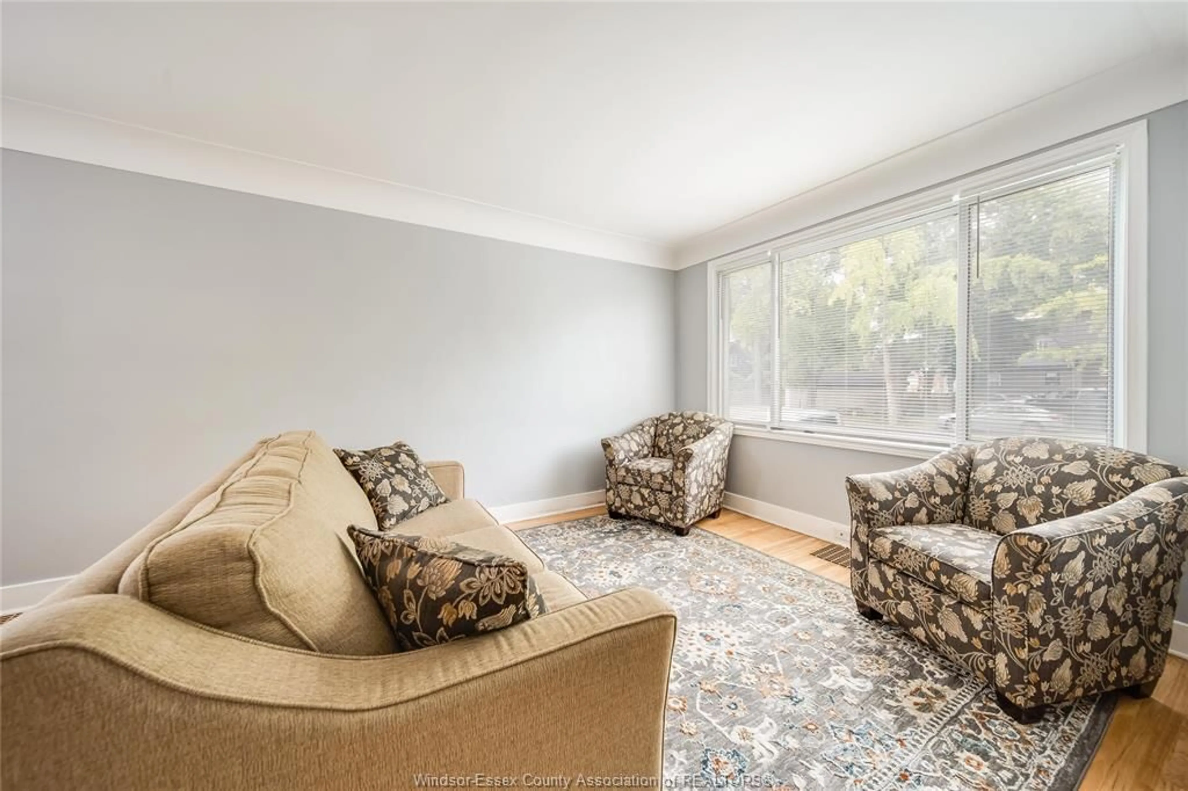Living room with furniture, unknown for 634 ROSEDALE, Windsor Ontario N9C 2N8