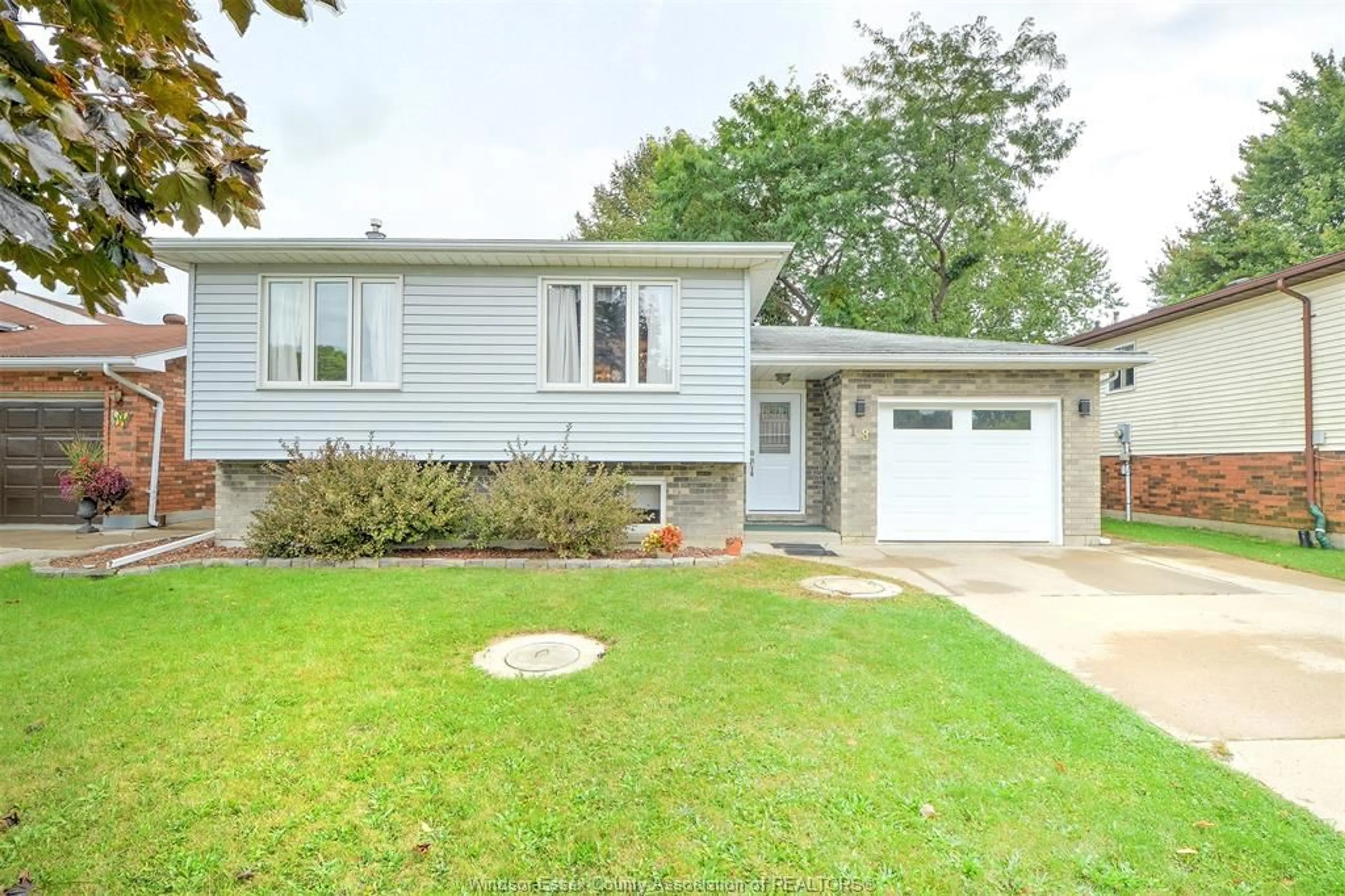 Home with vinyl exterior material, street for 18 RUDGATE LANE, Leamington Ontario N8H 4Z1