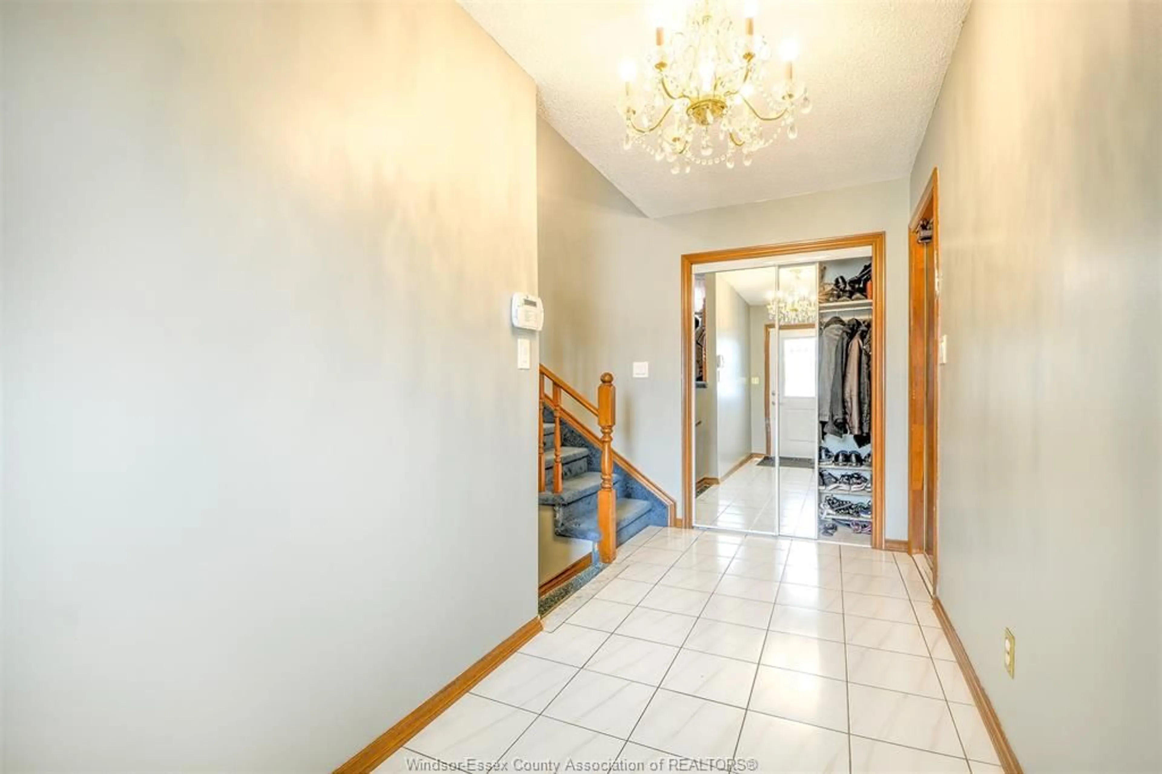 Indoor foyer for 18 RUDGATE LANE, Leamington Ontario N8H 4Z1