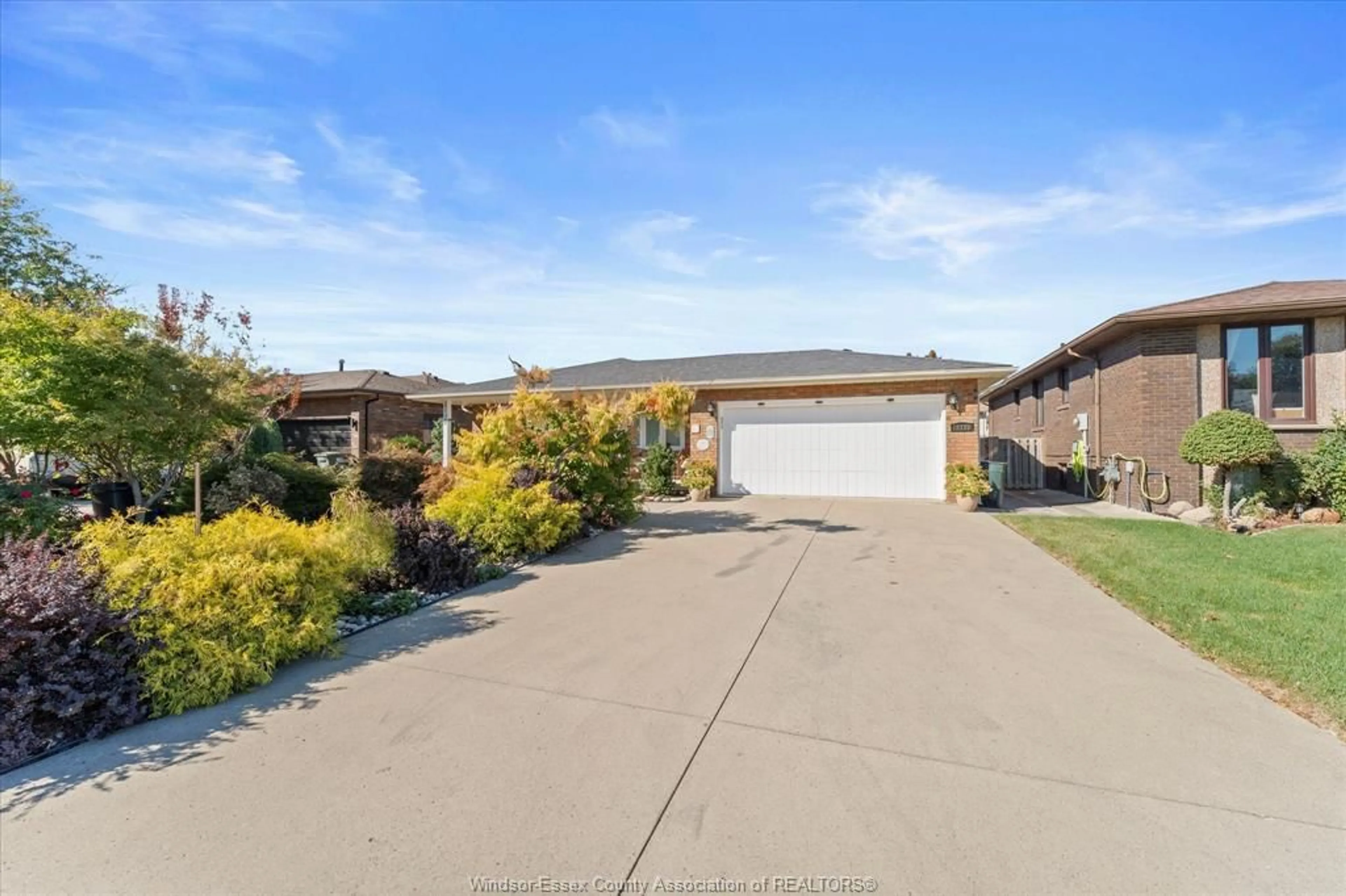 A pic from outside/outdoor area/front of a property/back of a property/a pic from drone, street for 12120 VALENTE Crt, Tecumseh Ontario N8N 3B8