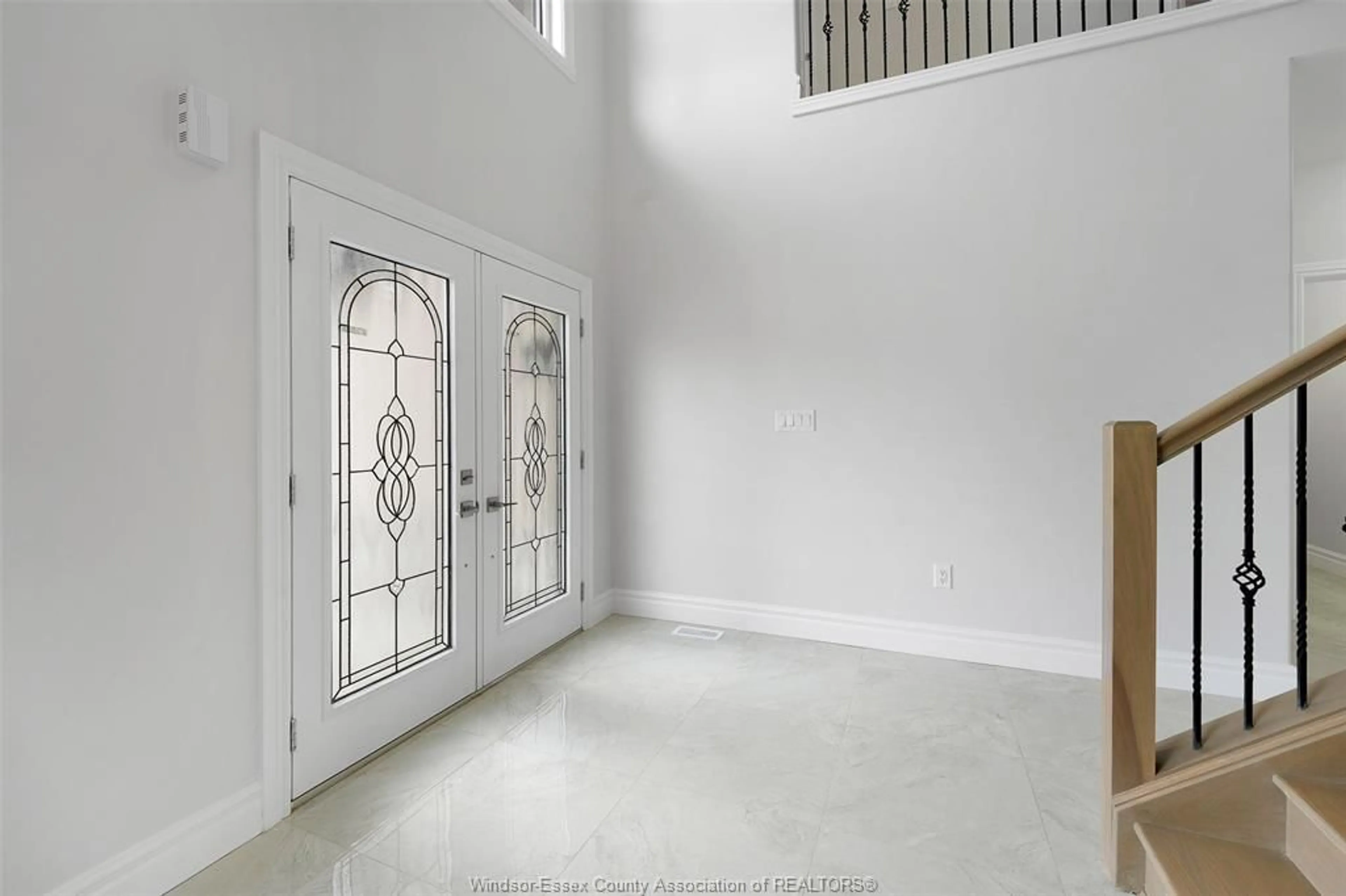 Indoor foyer for 137 TUSCANY Trail, Chatham Ontario N7M 0A7