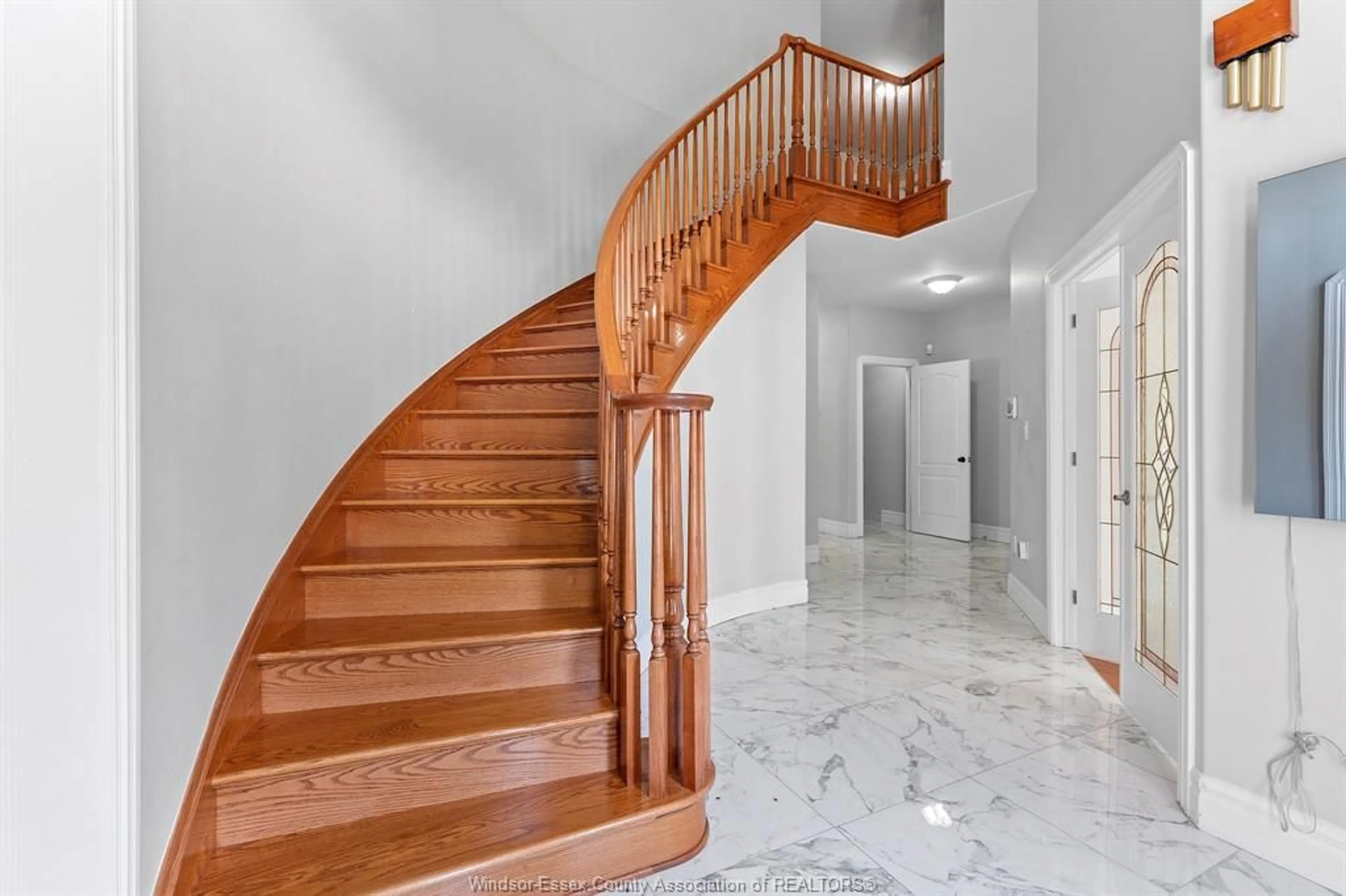Stairs for 21 LAURENTIA Dr, Tilbury Ontario N0P 2L0