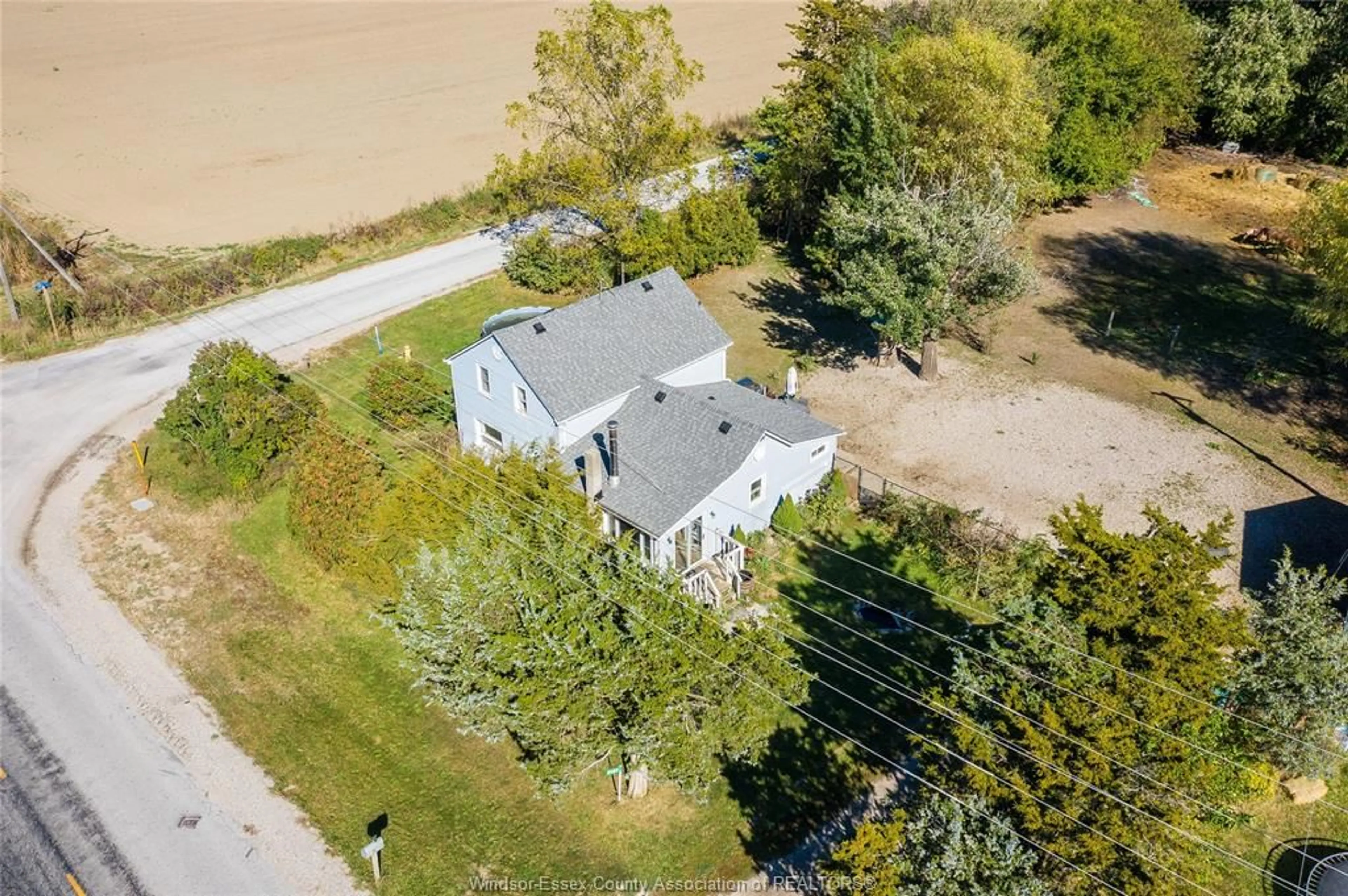 A pic from outside/outdoor area/front of a property/back of a property/a pic from drone, unknown for 7151 CONCESSION 7, Harrow Ontario N9V 2Y7