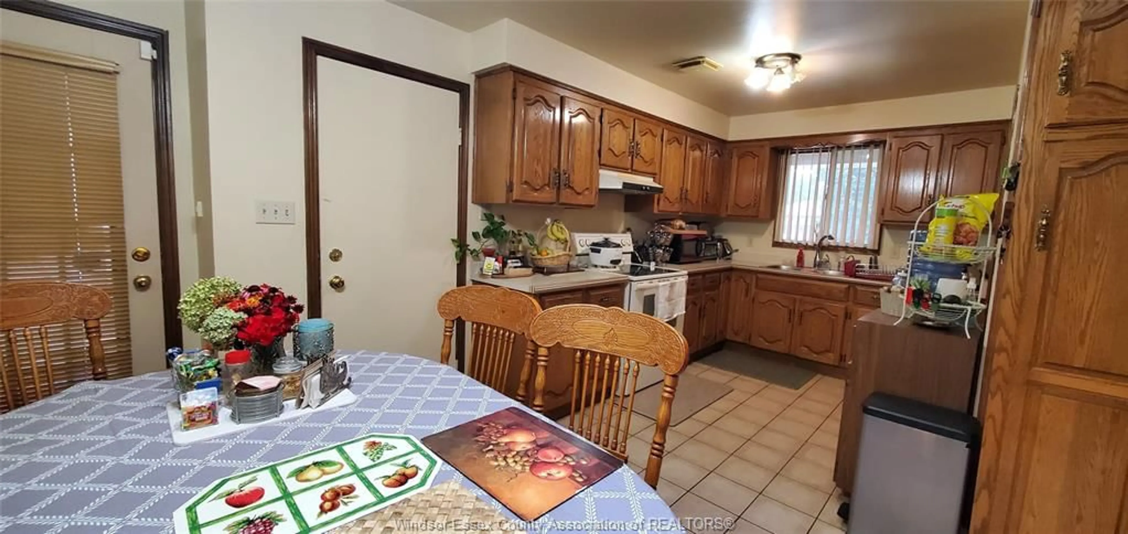 Standard kitchen, ceramic/tile floor for 1735 HOMESTEAD Lane, LaSalle Ontario N9H 2C7