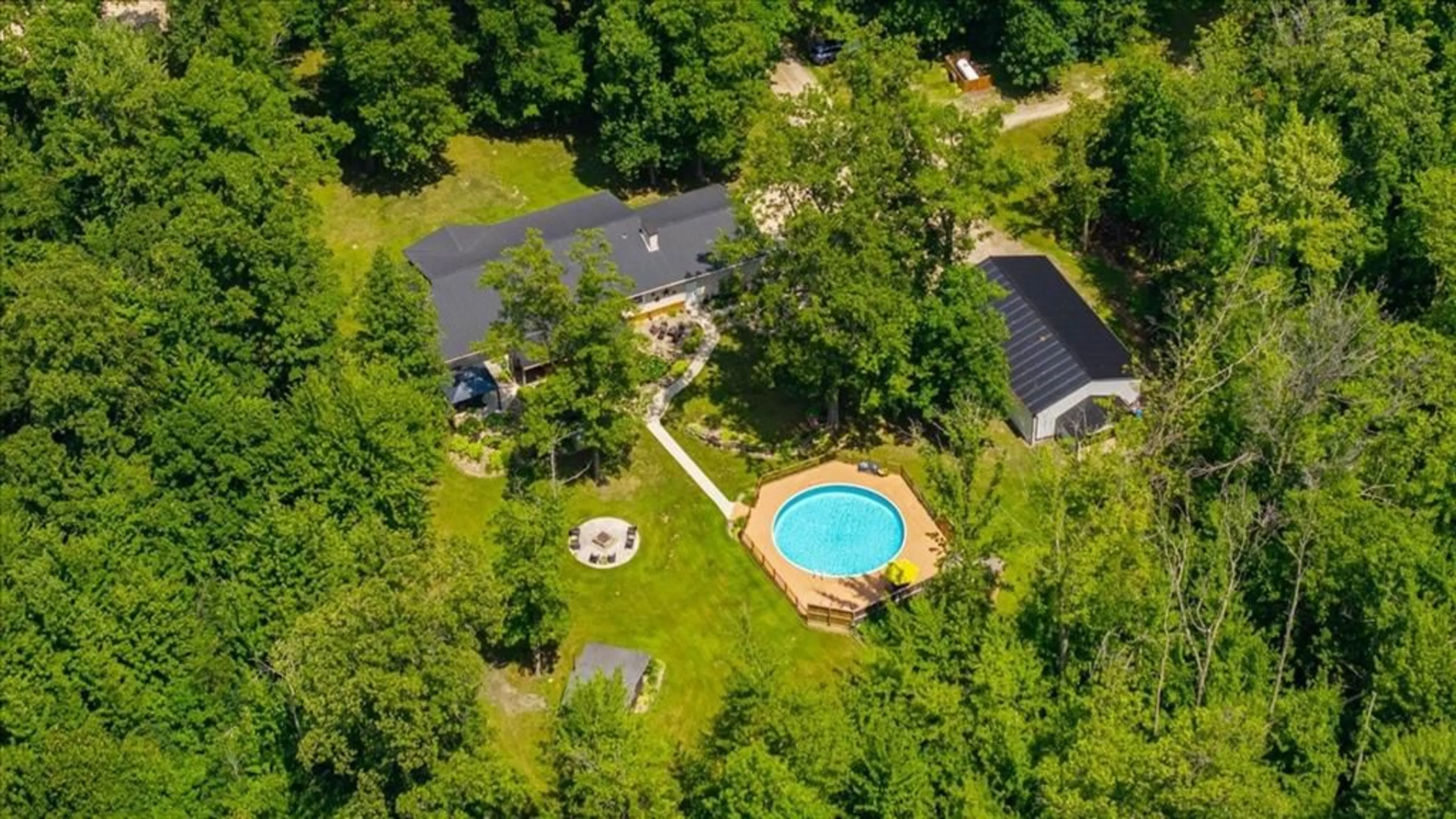 A pic from outside/outdoor area/front of a property/back of a property/a pic from drone, water/lake/river/ocean view for 6545 THOMSON Line, Lambton Shores Ontario N0N 1J2
