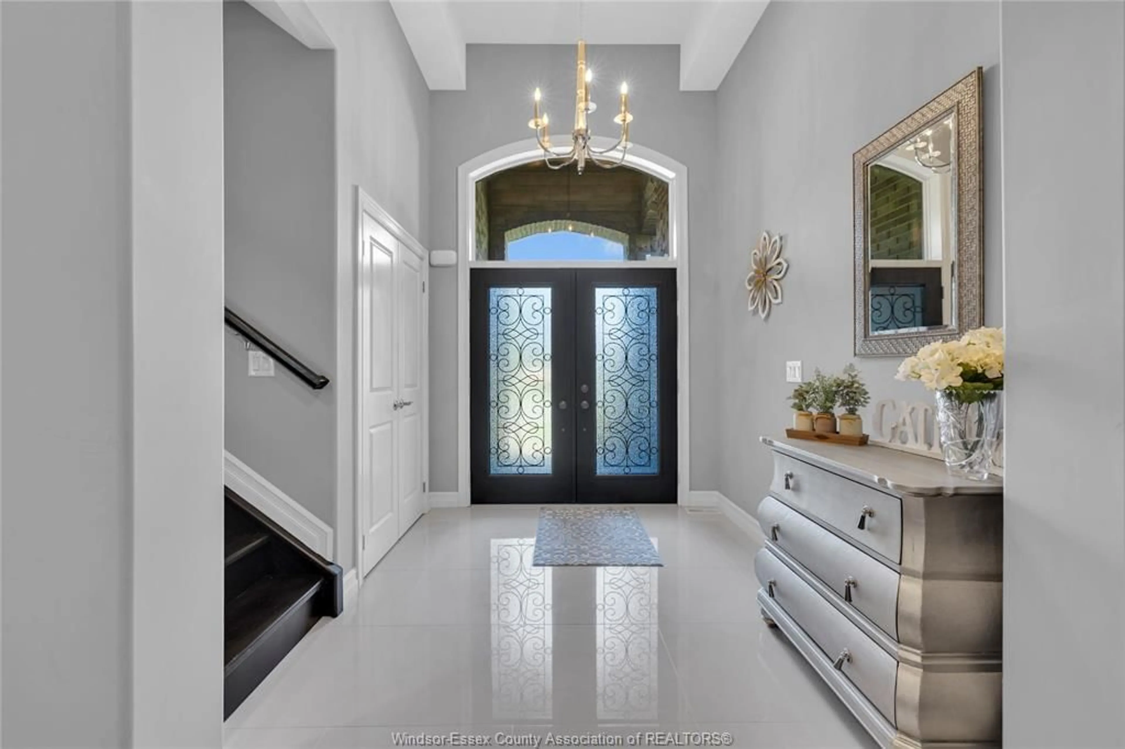 Indoor entryway for 2 MALIBU Dr, Leamington Ontario N8H 5G4