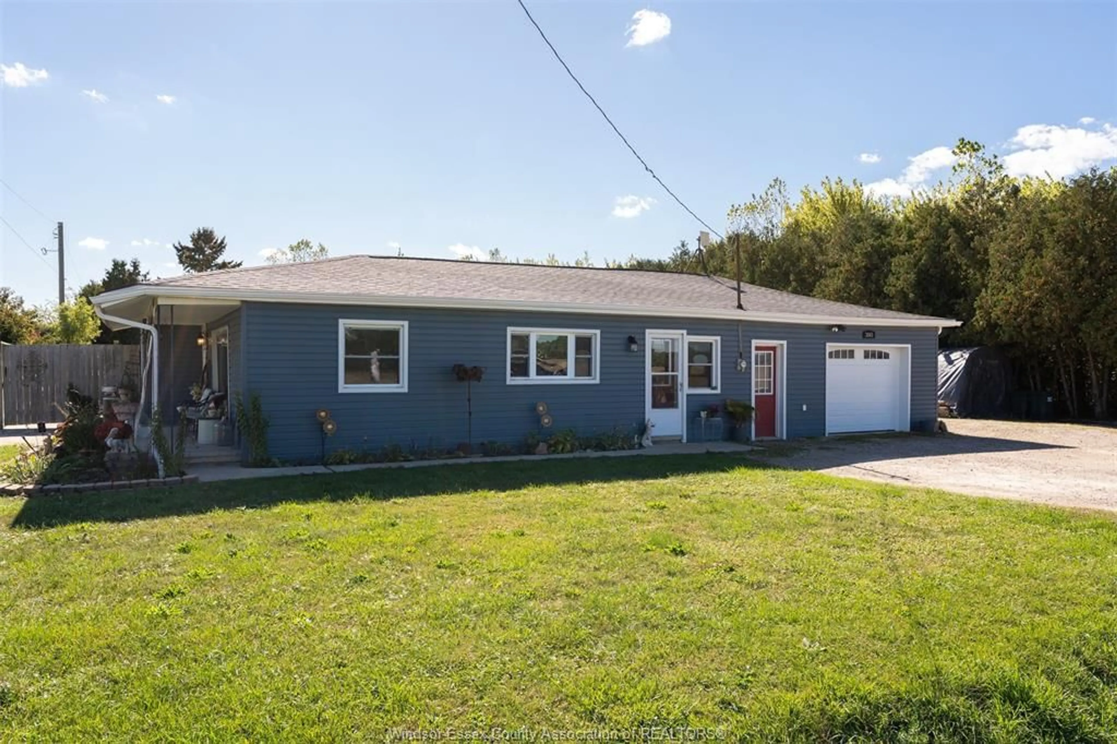 Home with vinyl exterior material, street for 3861 TEXAS Rd, Amherstburg Ontario N9V 2Y9