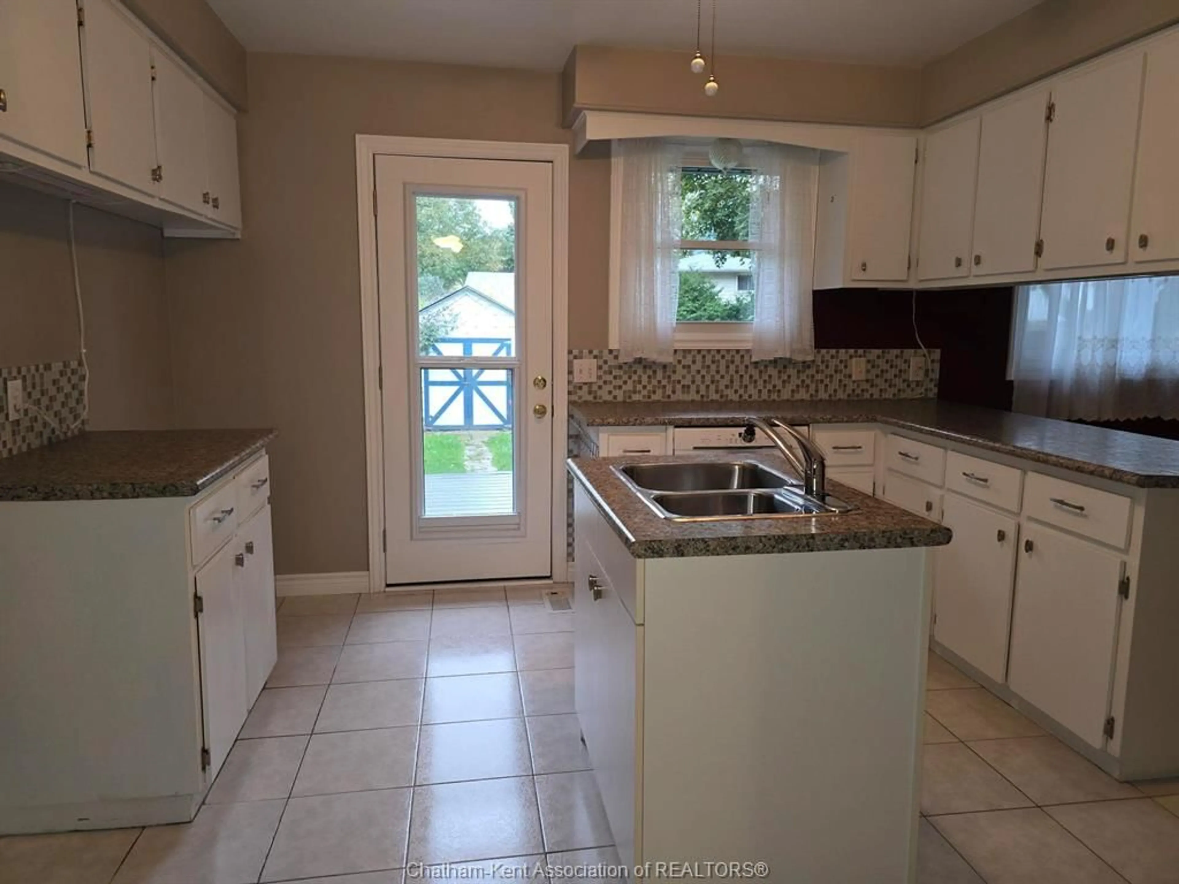 Standard kitchen, ceramic/tile floor for 285 Baldoon Rd, Chatham Ontario N7L 1E5