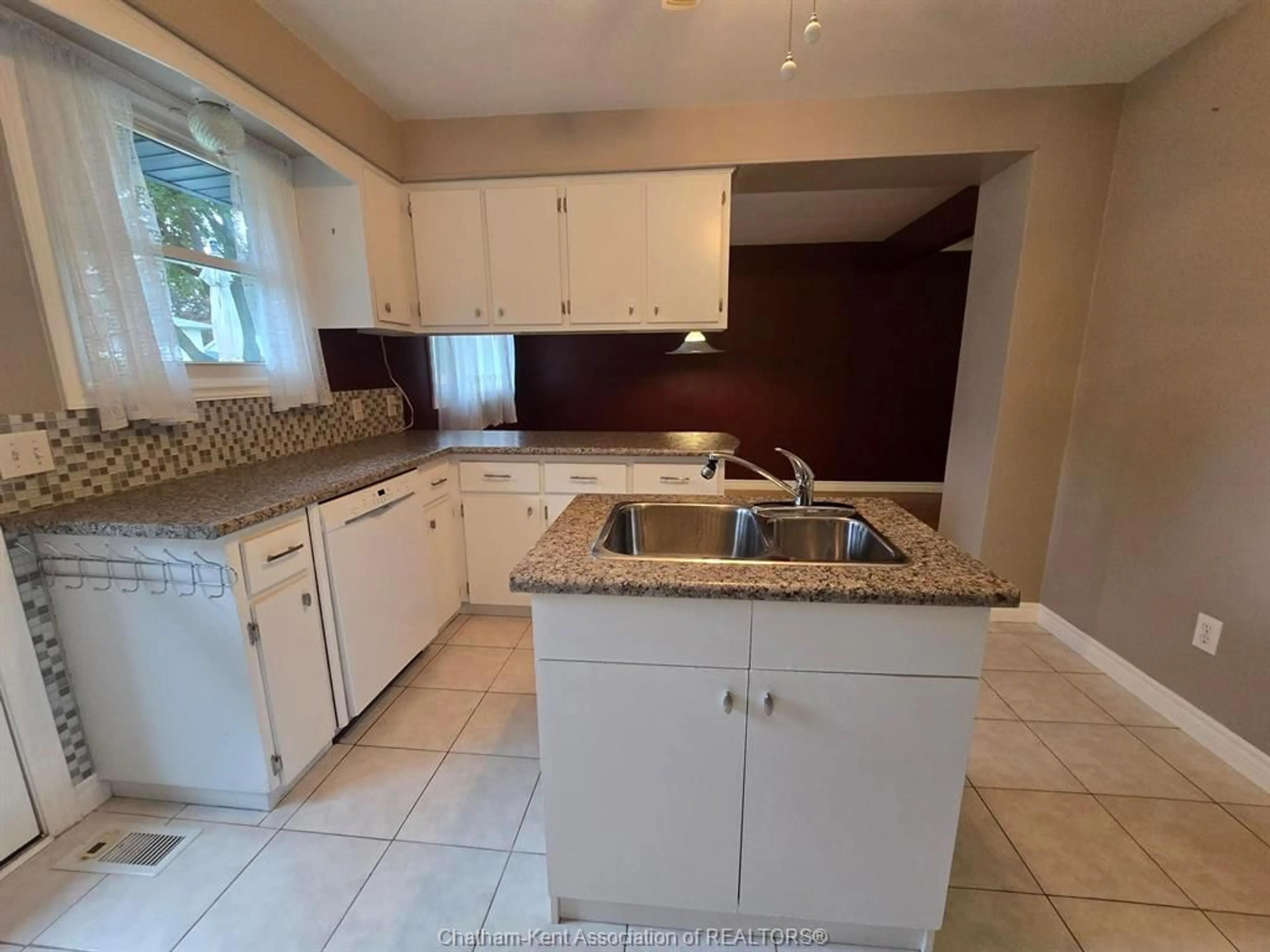 Unknown for 285 Baldoon Rd, Chatham Ontario N7L 1E5