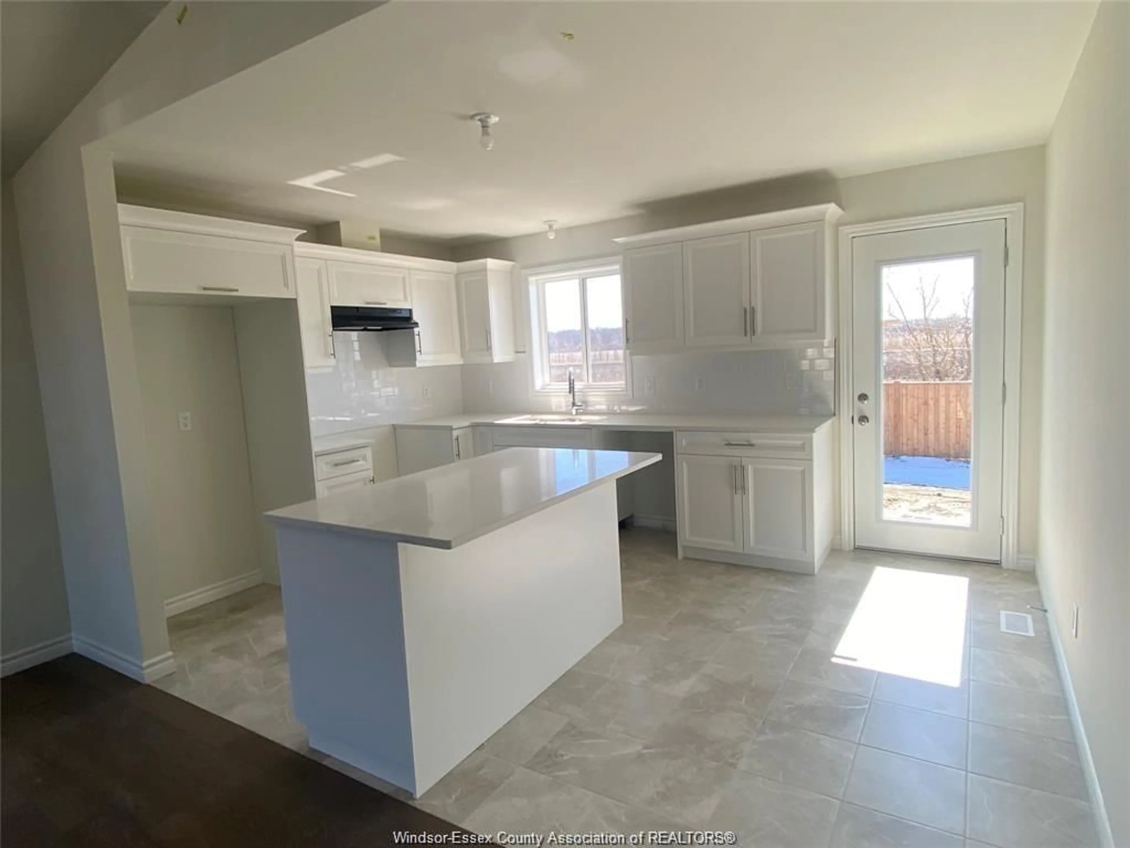 Open concept kitchen, ceramic/tile floor for 1061 ASPEN RIDGE Cres, Lakeshore Ontario N0R 1A0
