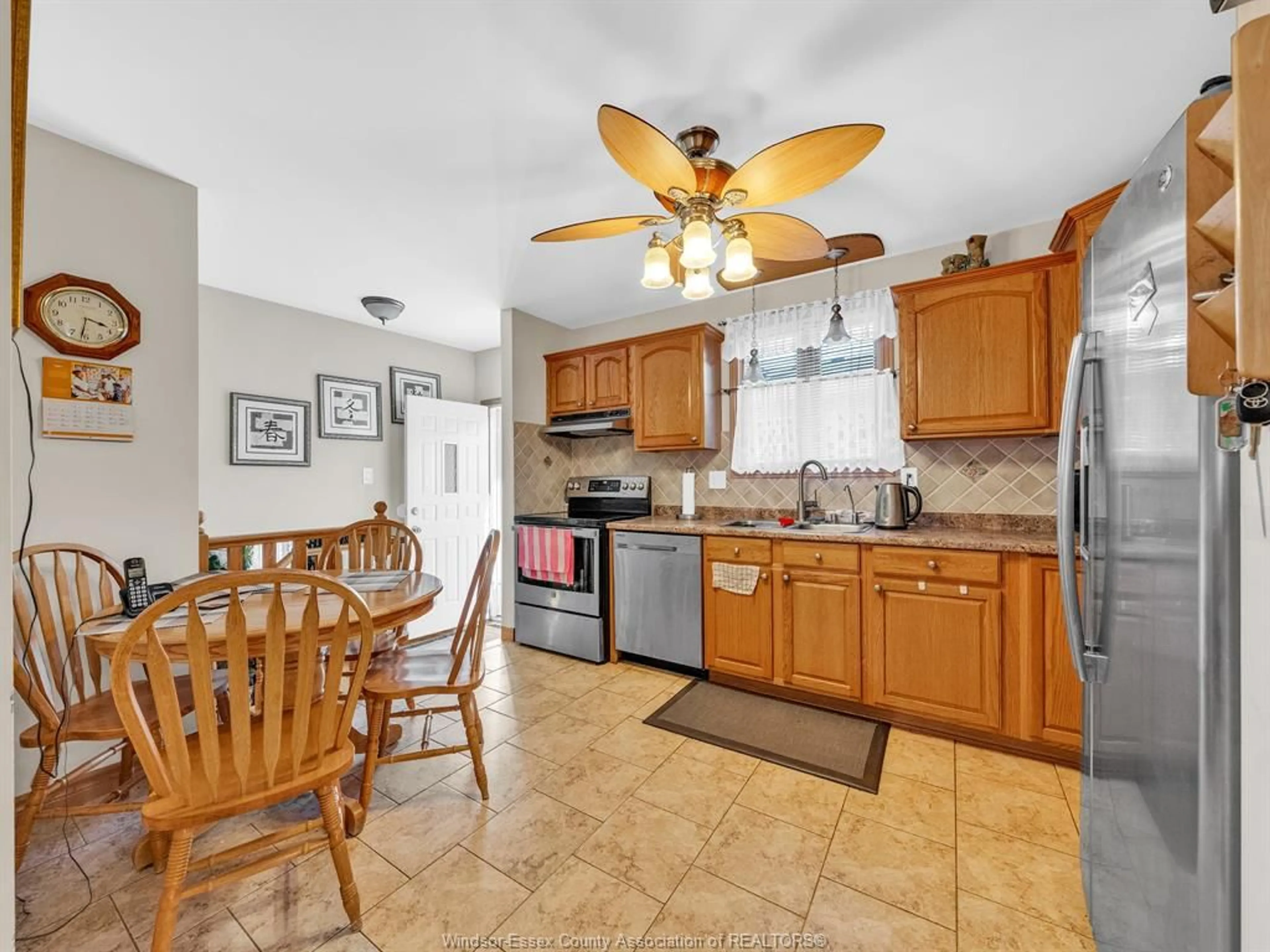 Standard kitchen, ceramic/tile floor for 9318 TAMARACK St, Windsor Ontario N8R 1Y8