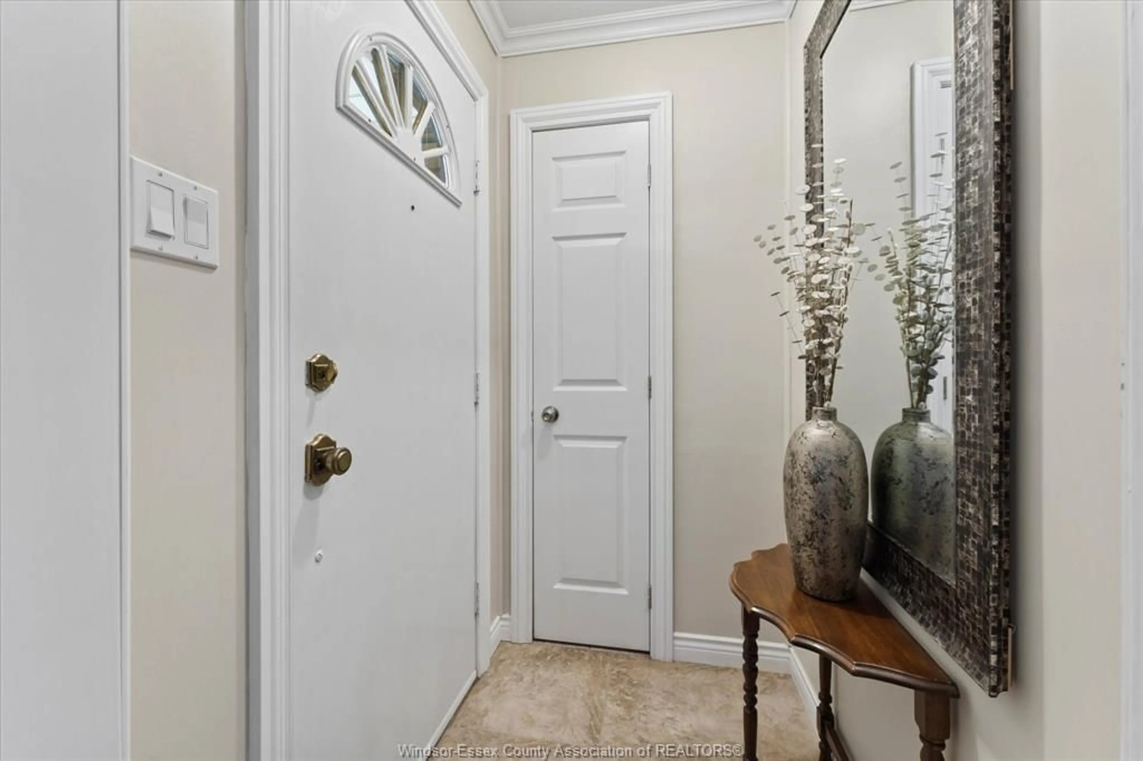 Indoor entryway for 1778 ARTHUR Rd, Windsor Ontario N8Y 3Z5