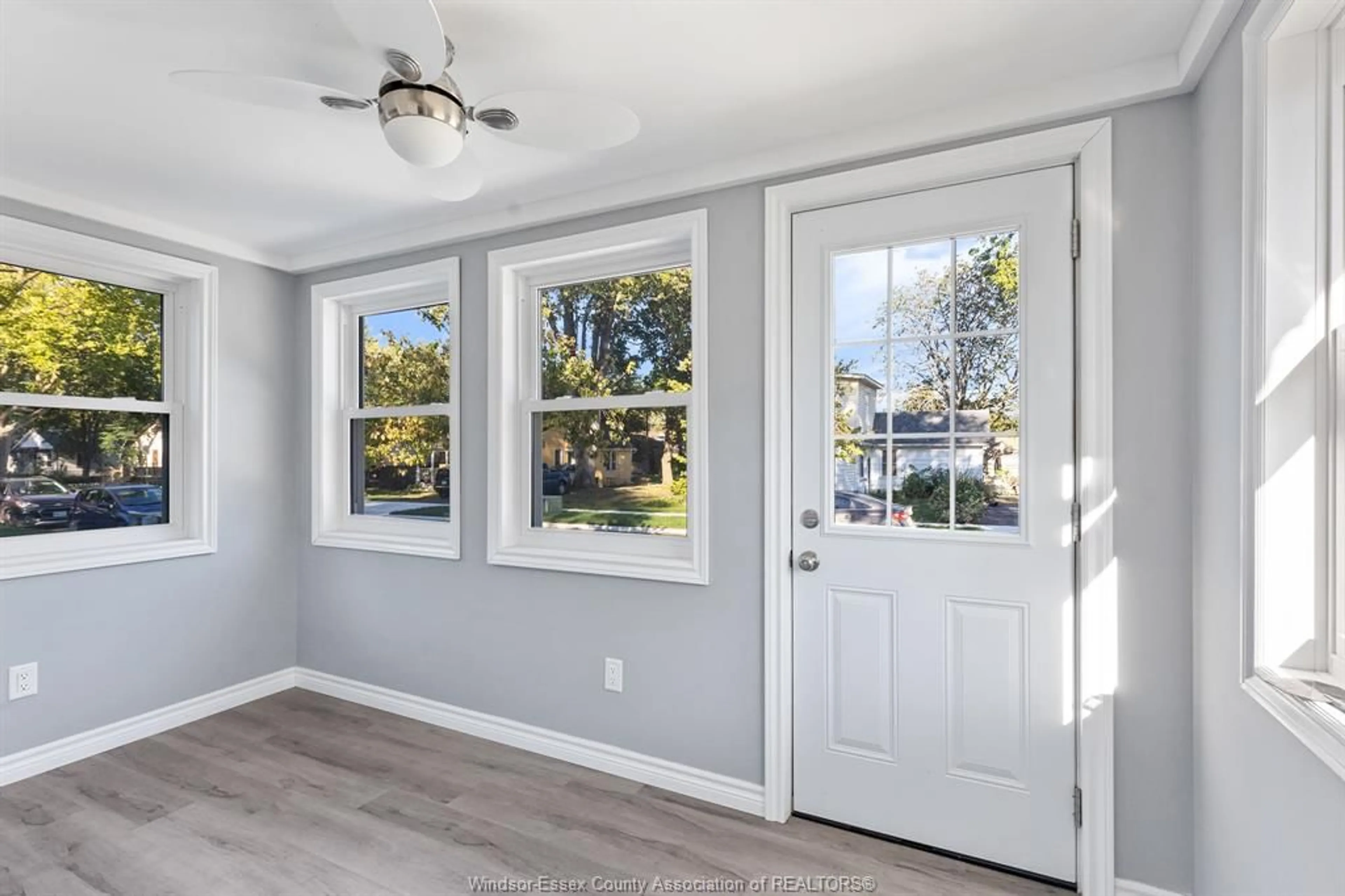 Indoor entryway for 290 GEORGE St, Amherstburg Ontario N9V 2G4