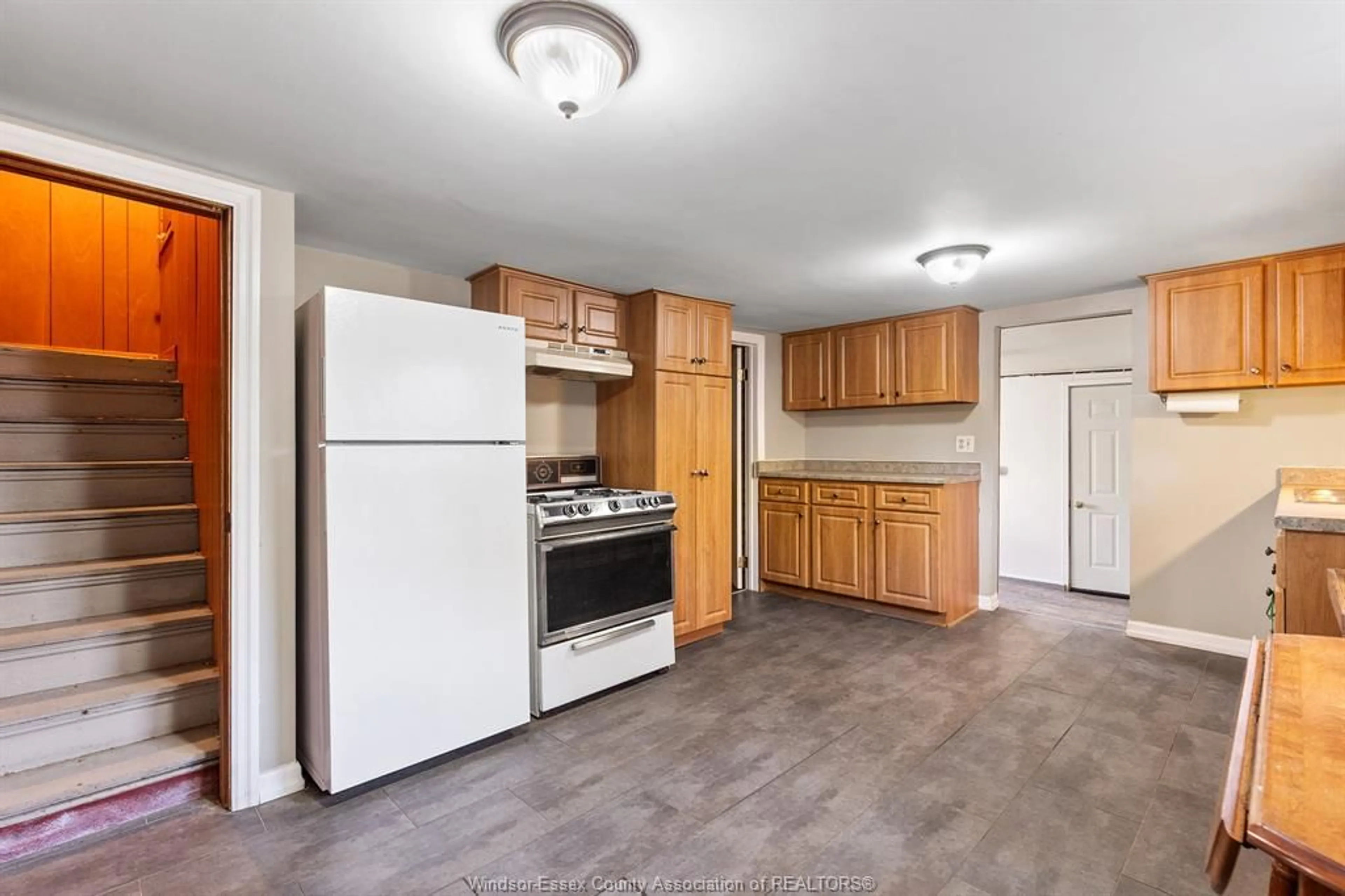 Standard kitchen, unknown for 290 GEORGE St, Amherstburg Ontario N9V 2G4