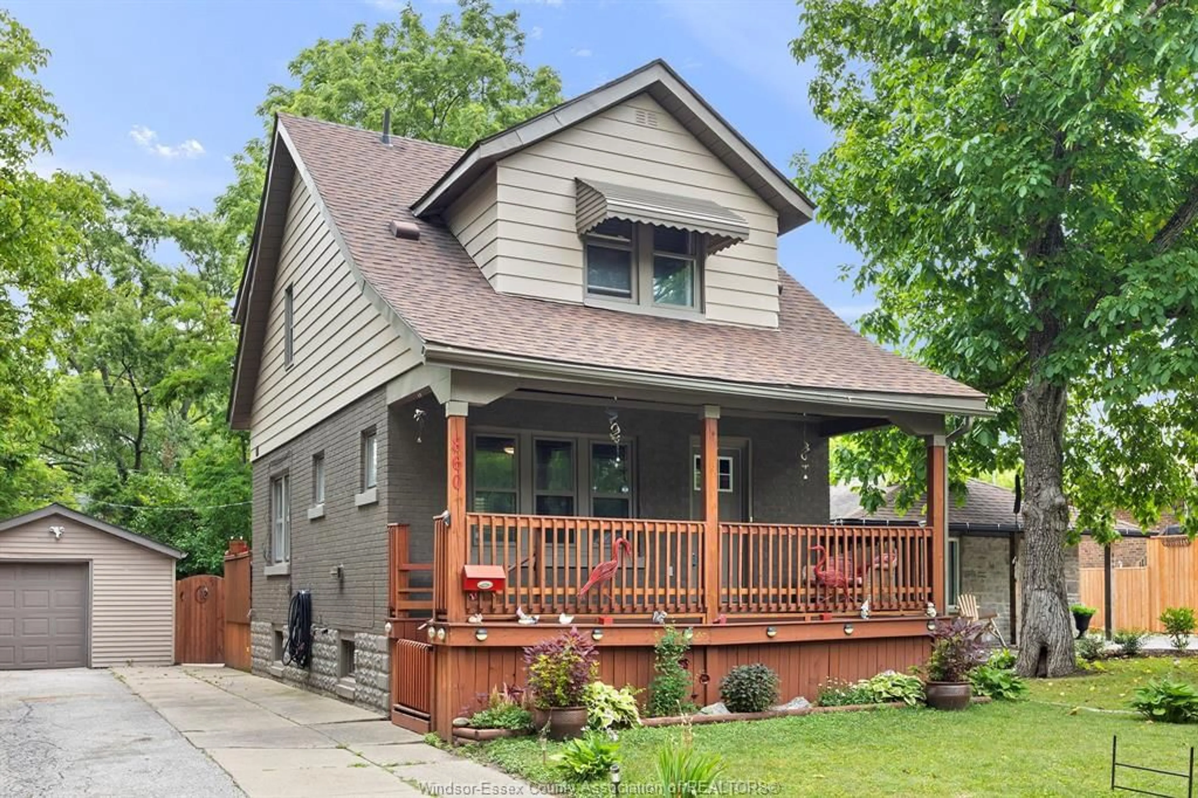 Home with vinyl exterior material, street for 860 FORD Blvd, Windsor Ontario N8S 2E7