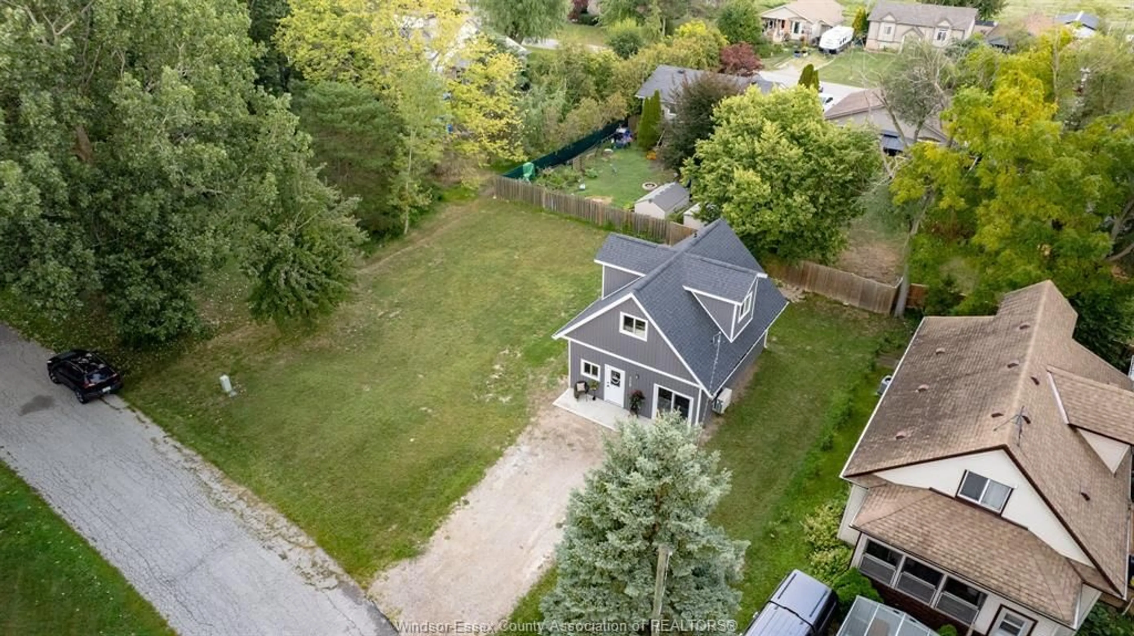 A pic from outside/outdoor area/front of a property/back of a property/a pic from drone, unknown for 112 WINDSOR Ave, Colchester Ontario N0R 1G0
