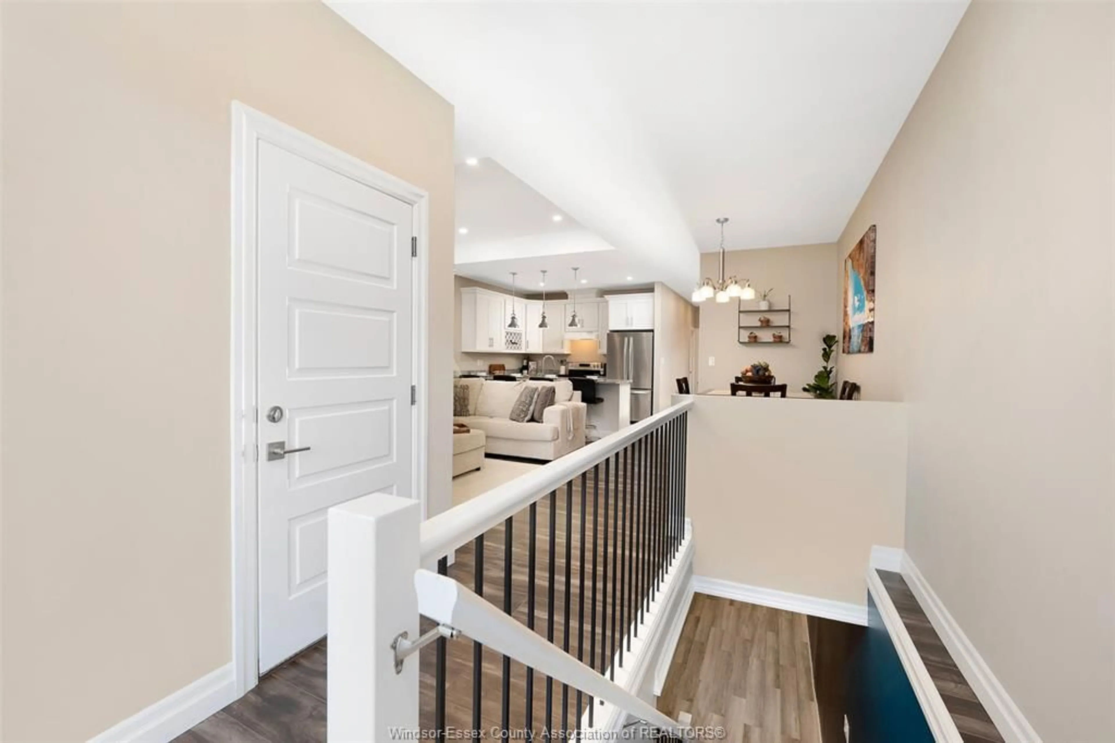 Indoor entryway for 1939 ETHAN Crt, Windsor Ontario N8T 1G1
