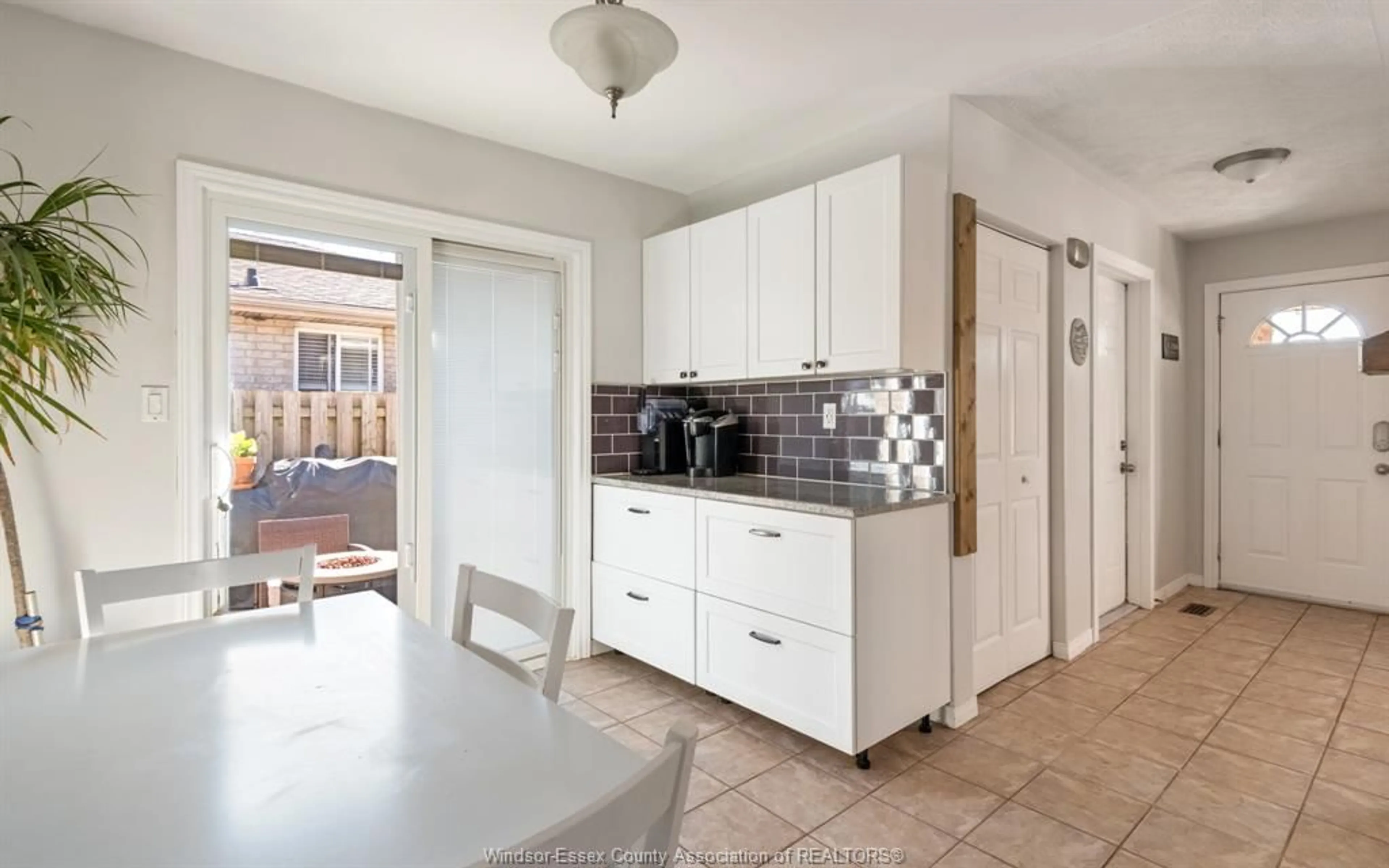 Standard kitchen, ceramic/tile floor for 1624 KAMLOOPS, Windsor Ontario N8W 5V3