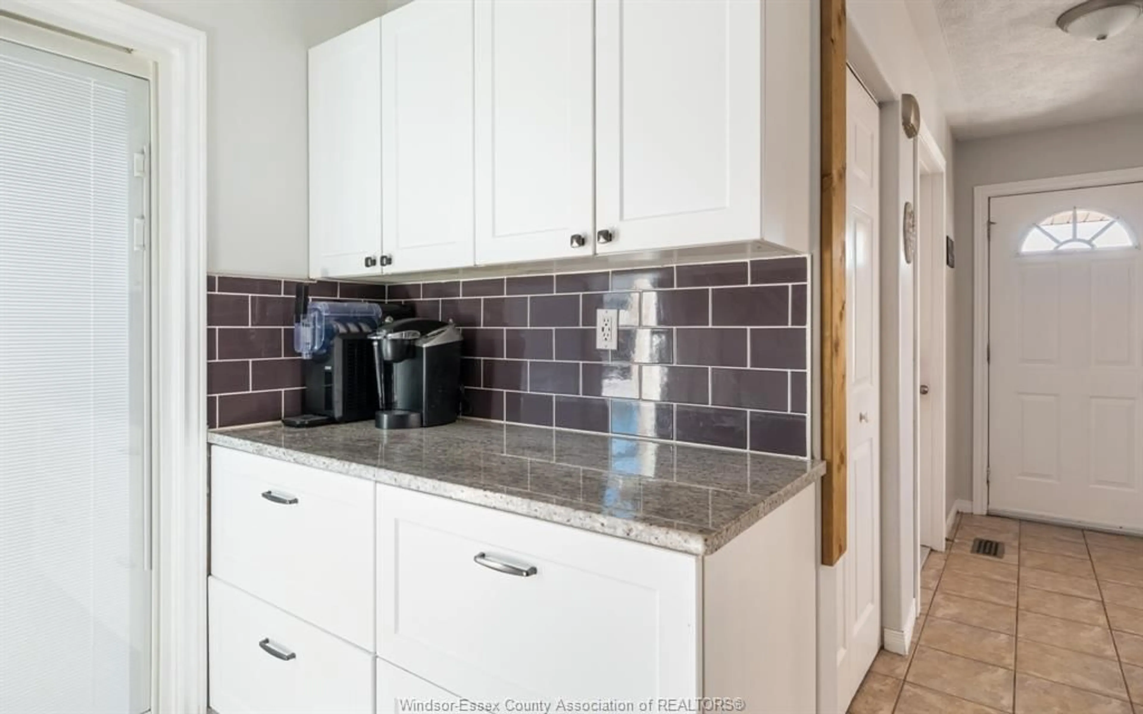 Standard kitchen, ceramic/tile floor for 1624 KAMLOOPS, Windsor Ontario N8W 5V3