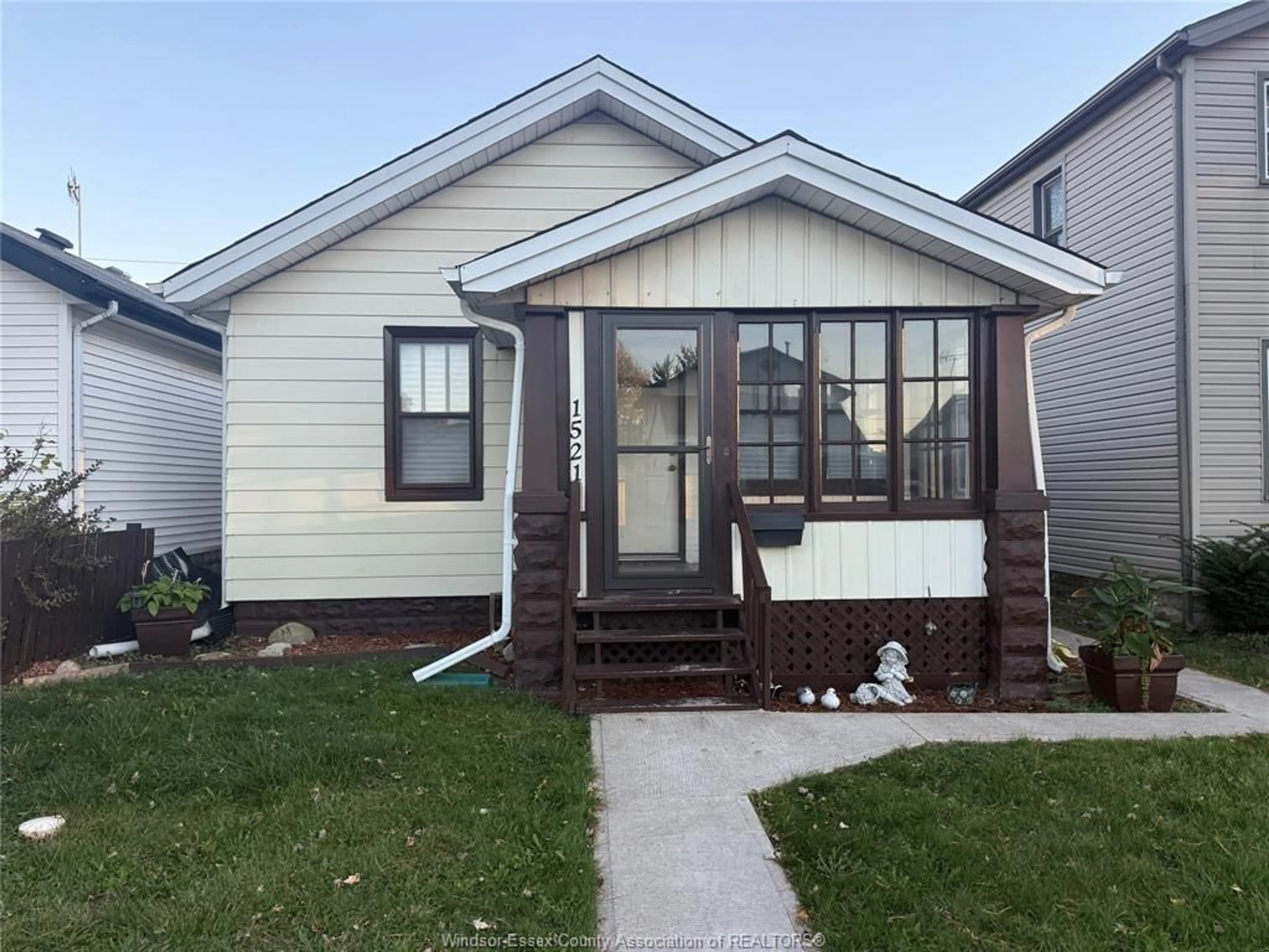 Home with vinyl exterior material, street for 1521 PELLETIER St, Windsor Ontario N9B 1S4
