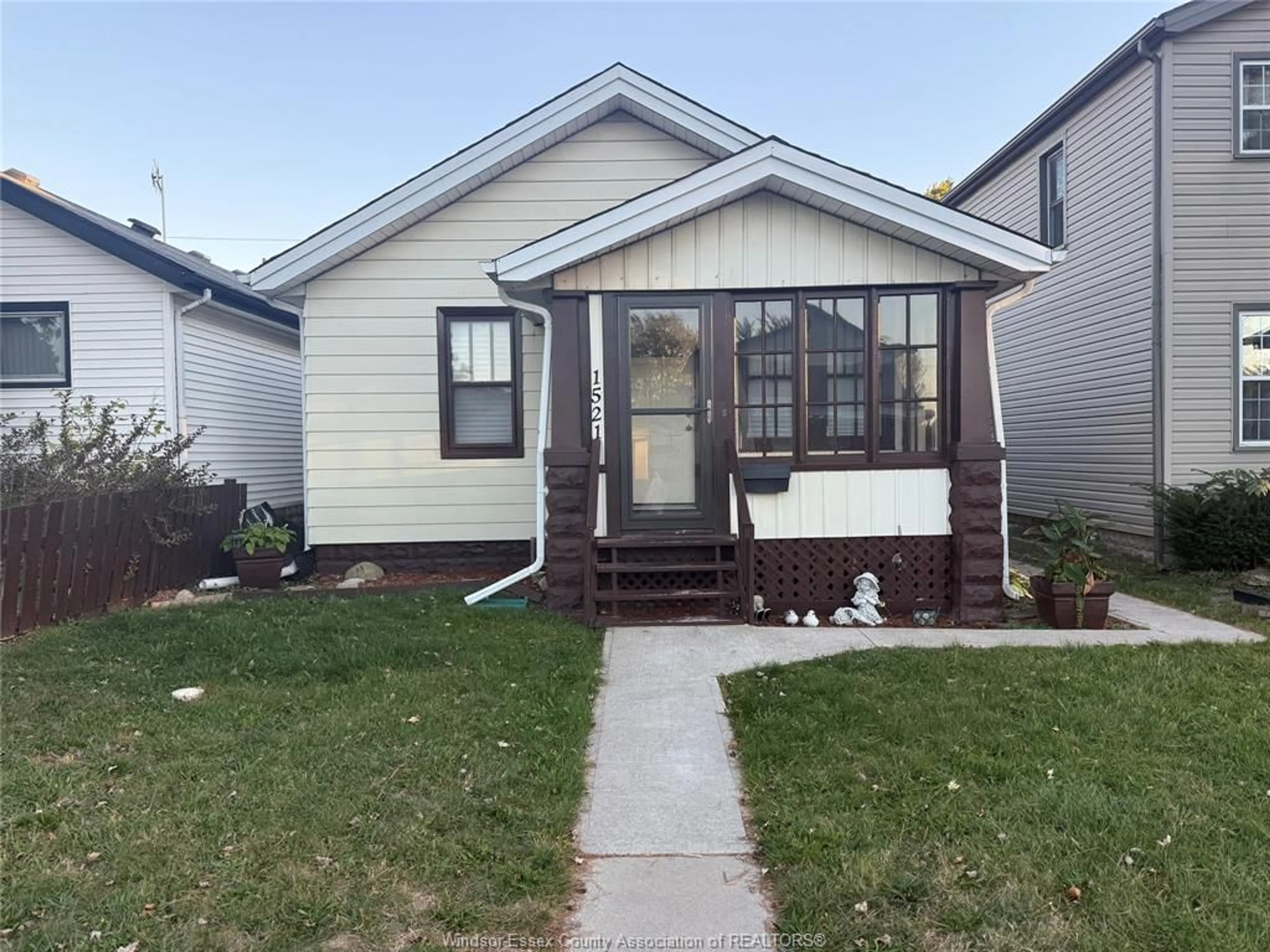 Home with vinyl exterior material, street for 1521 PELLETIER St, Windsor Ontario N9B 1S4