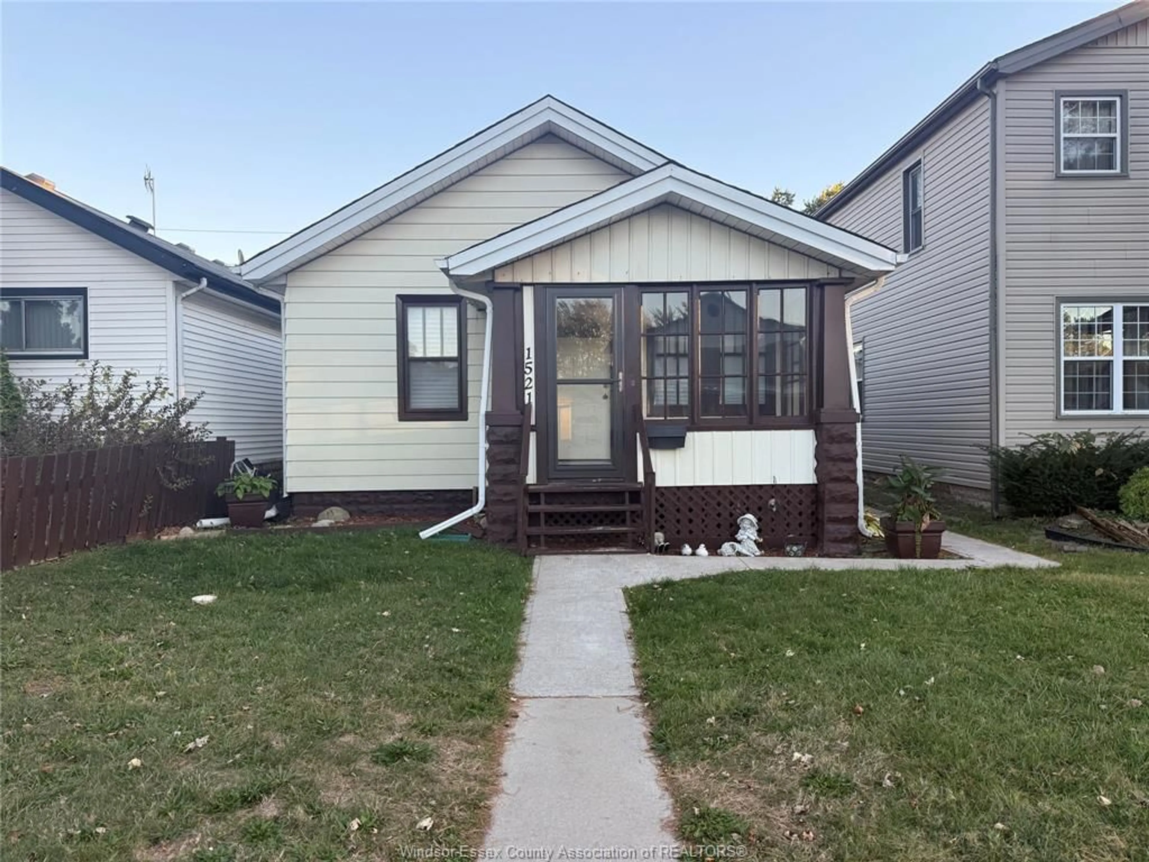 Home with vinyl exterior material, street for 1521 PELLETIER St, Windsor Ontario N9B 1S4