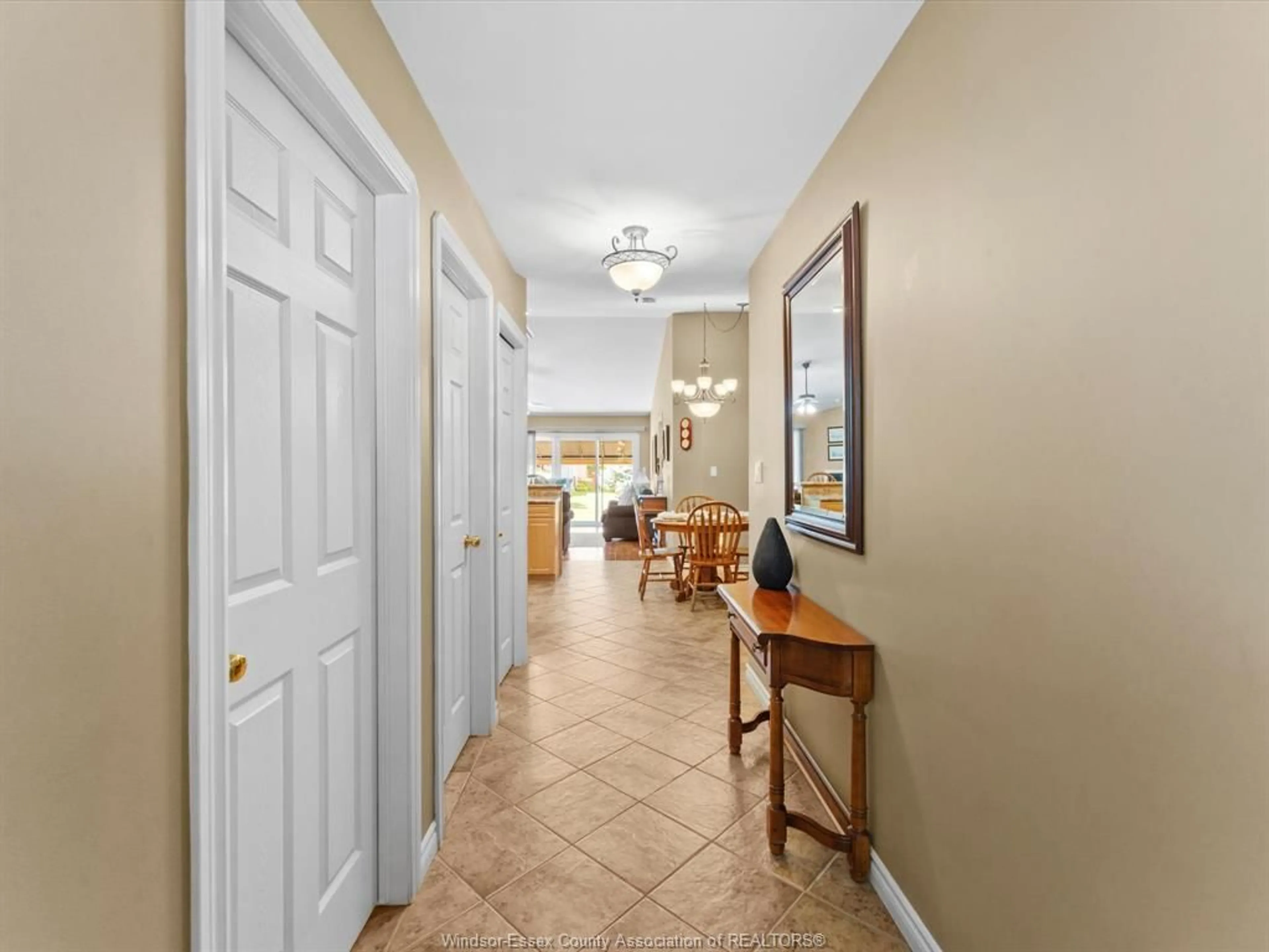 Indoor entryway for 1933 Morningstar Ave, Windsor Ontario N8P 1W6
