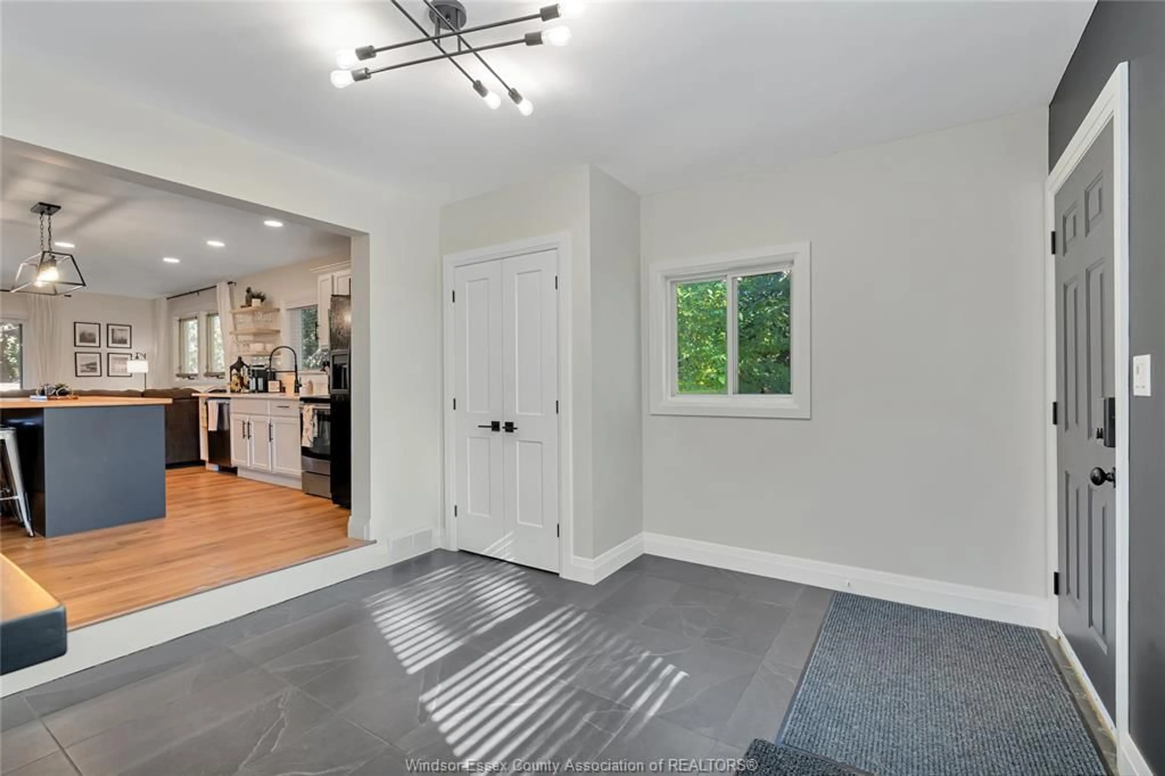 Indoor entryway for 255 EDWARD Rd, Lakeshore Ontario N0R 1S0