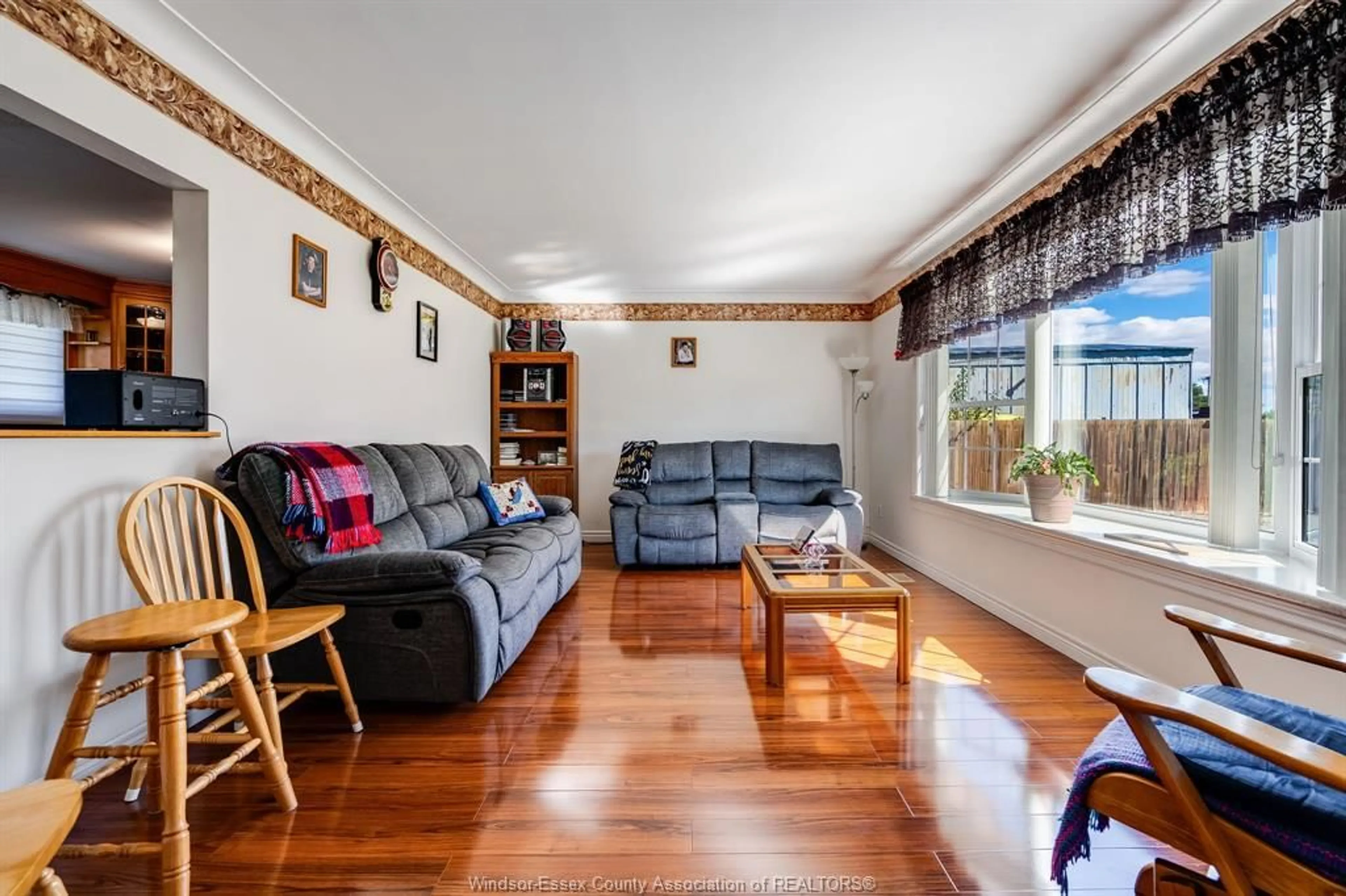 Living room with furniture, wood/laminate floor for 1 County Rd 29, Kingsville Ontario N0R 1B0