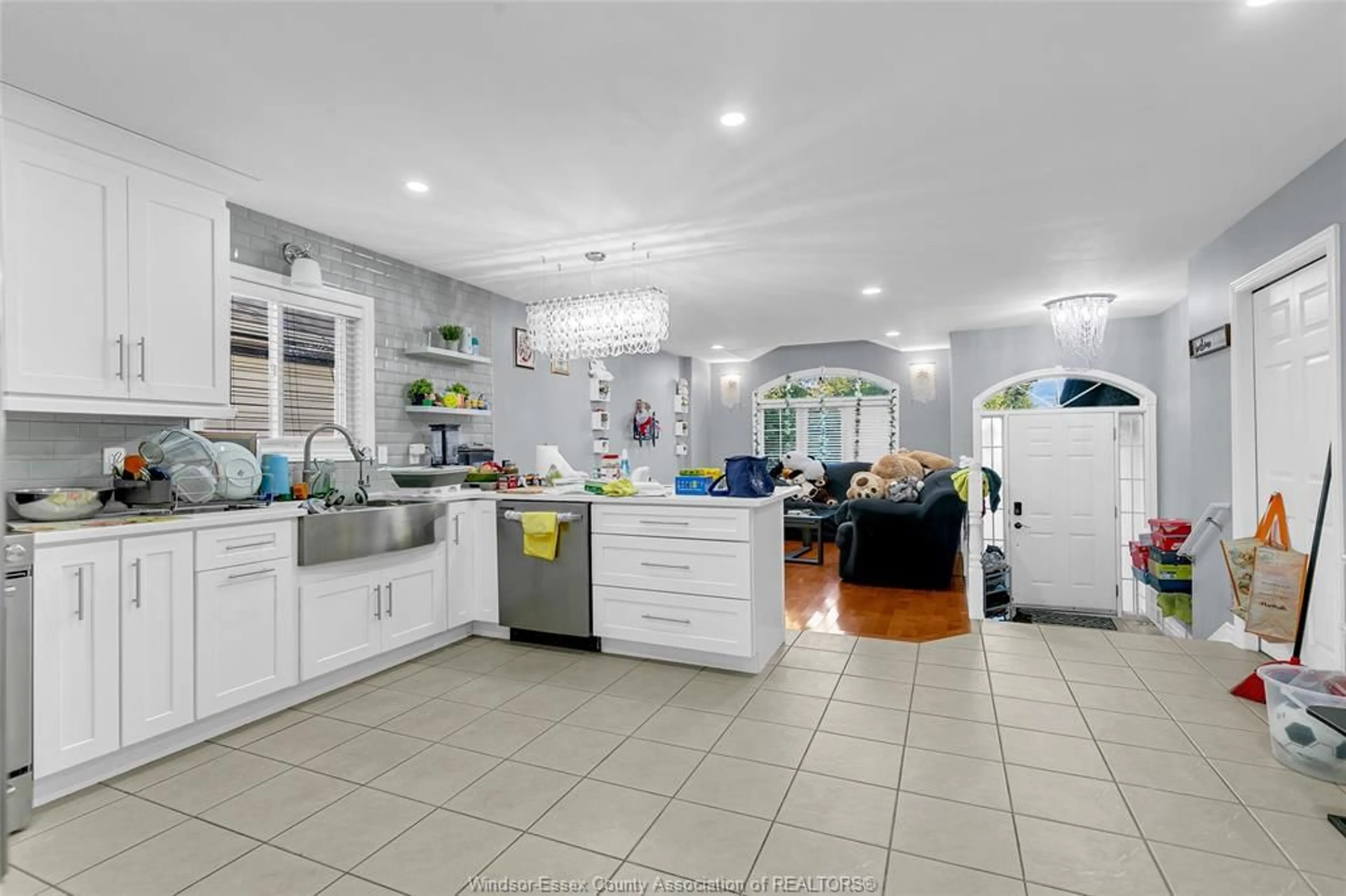Open concept kitchen, ceramic/tile floor for 4681 FONTANA, Windsor Ontario N9A 3E1