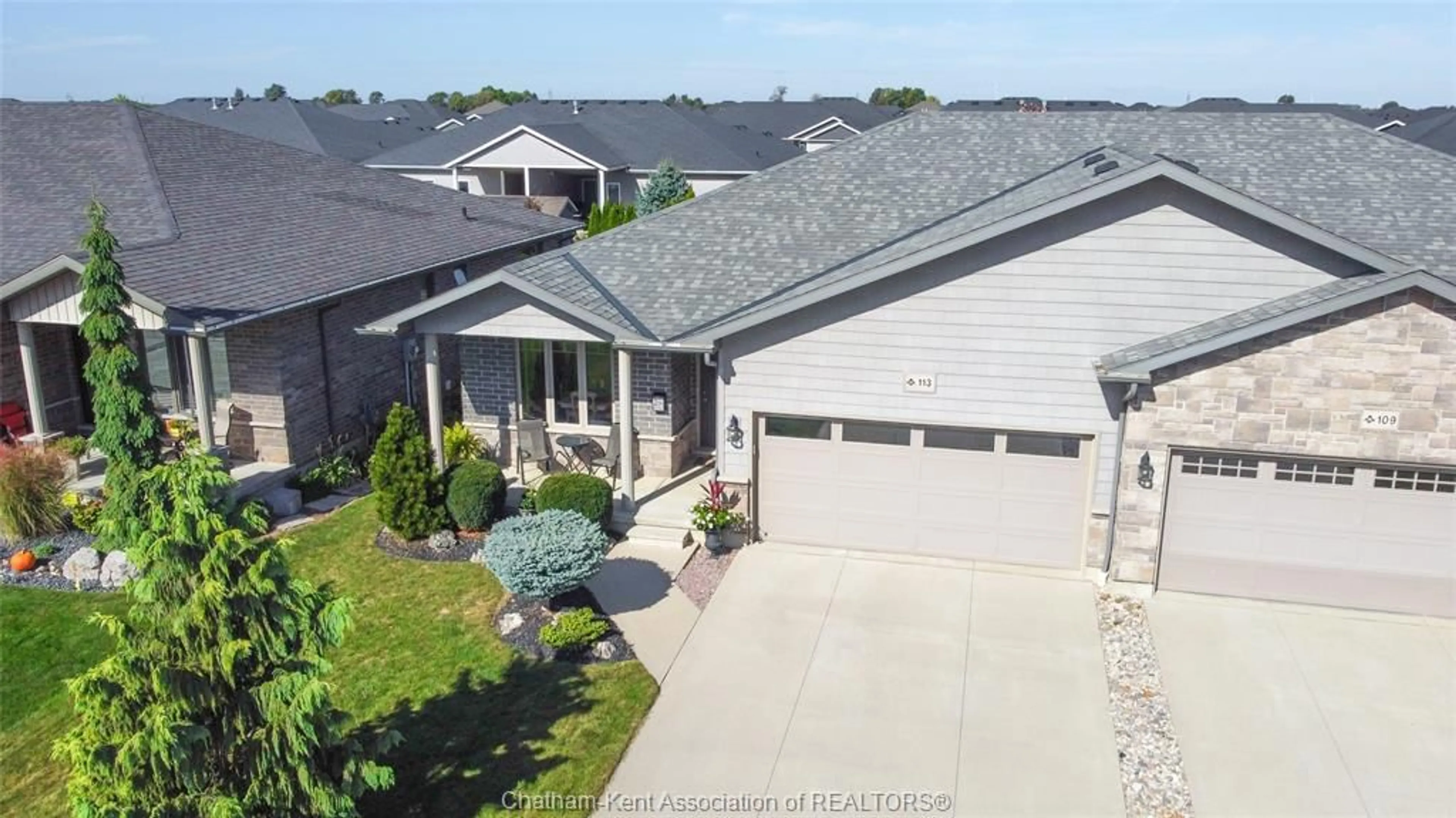 A pic from outside/outdoor area/front of a property/back of a property/a pic from drone, street for 113 COTTAGE Pl, Chatham Ontario N7L 0B7