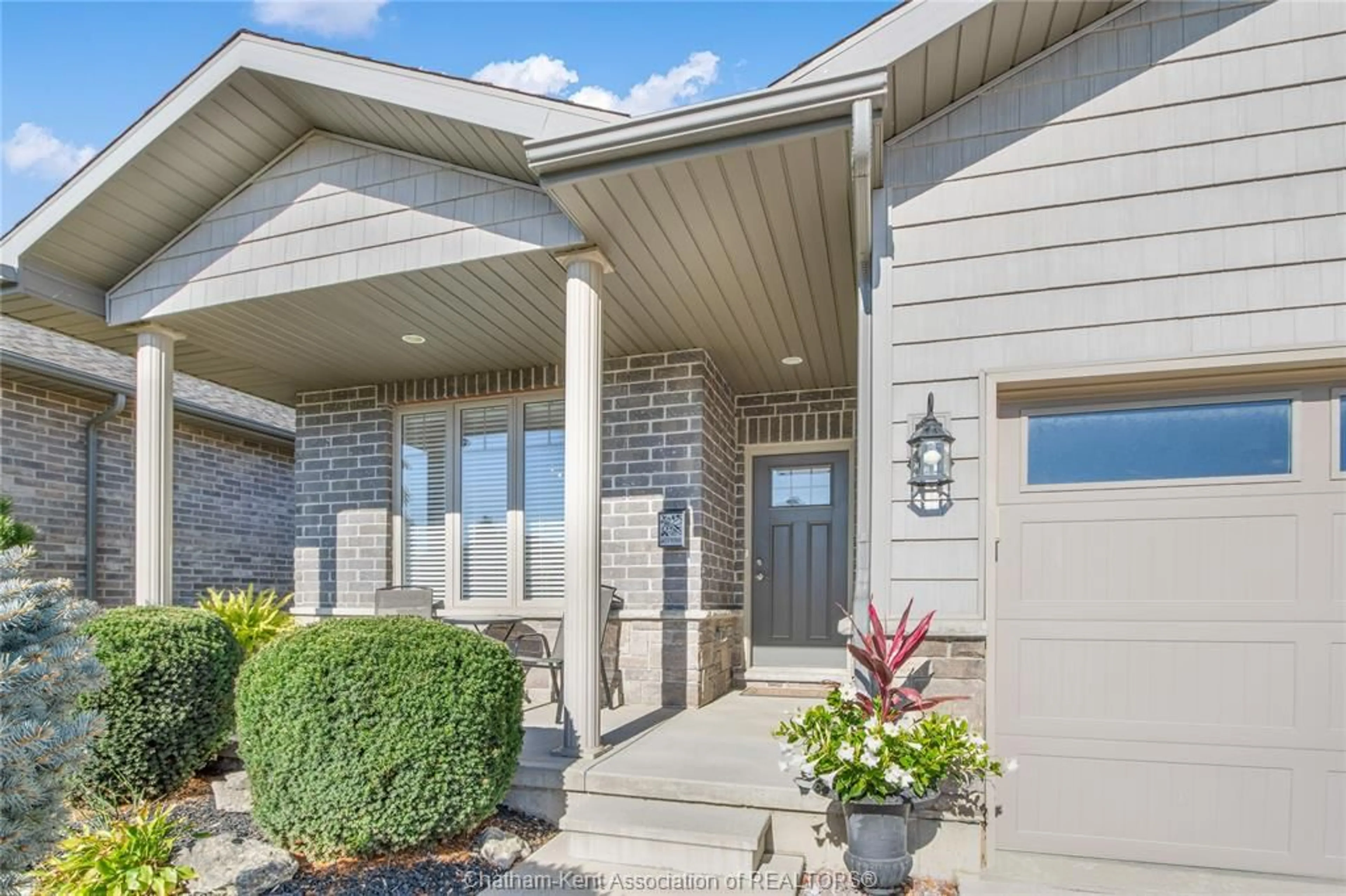 Home with brick exterior material, street for 113 COTTAGE Pl, Chatham Ontario N7L 0B7